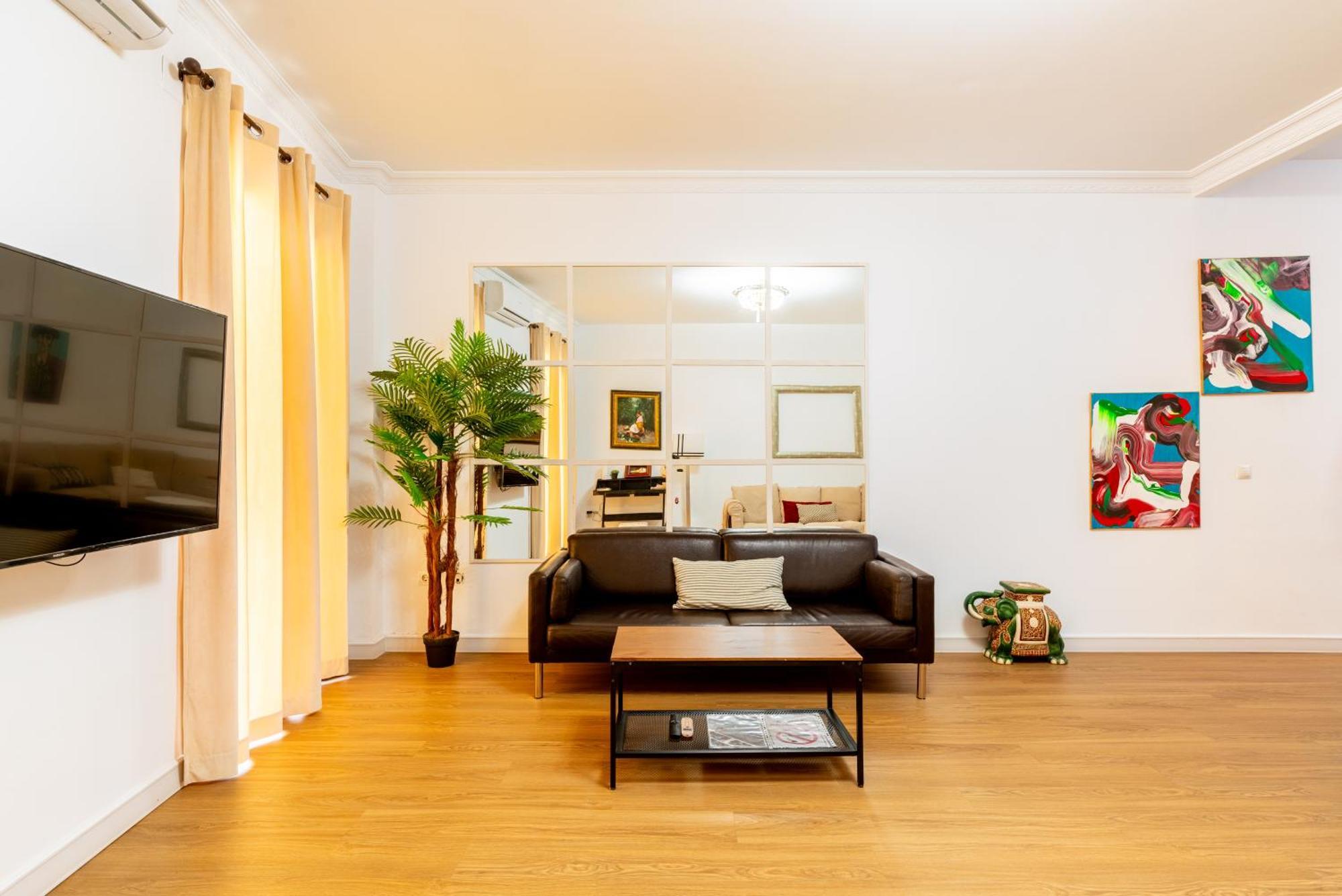 Apartment House Sevillana Parking