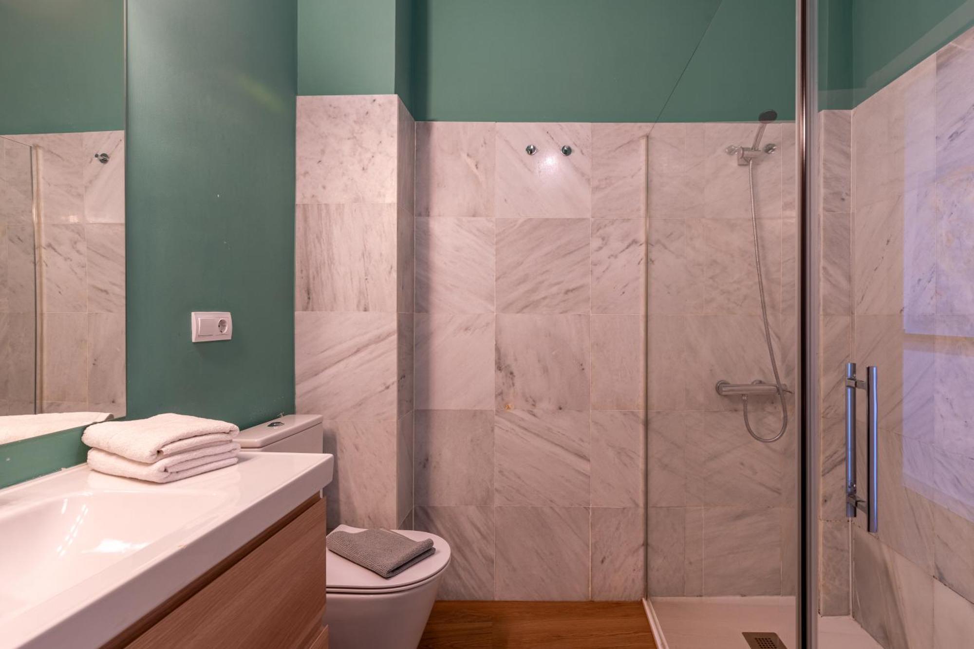 House Sevillana Parking Apartment