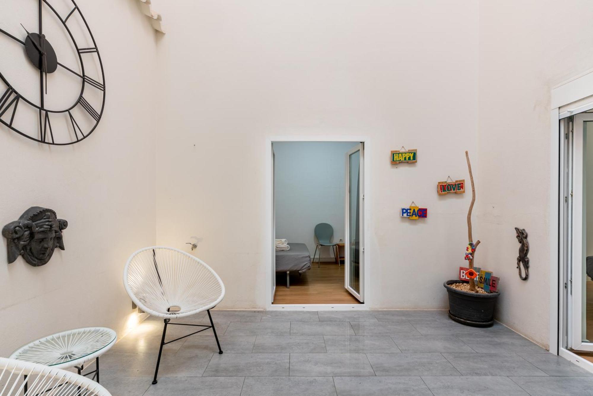 House Sevillana Parking Apartment
