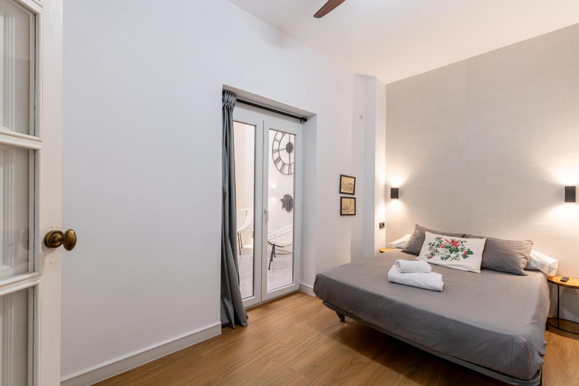 Apartment House Sevillana Parking