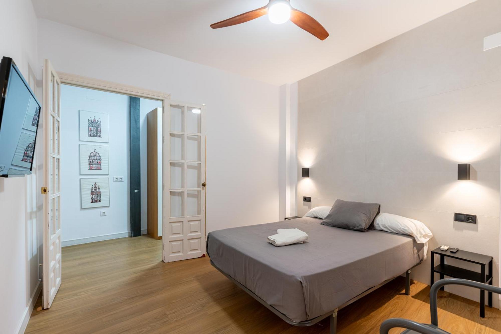 Apartment House Sevillana Parking