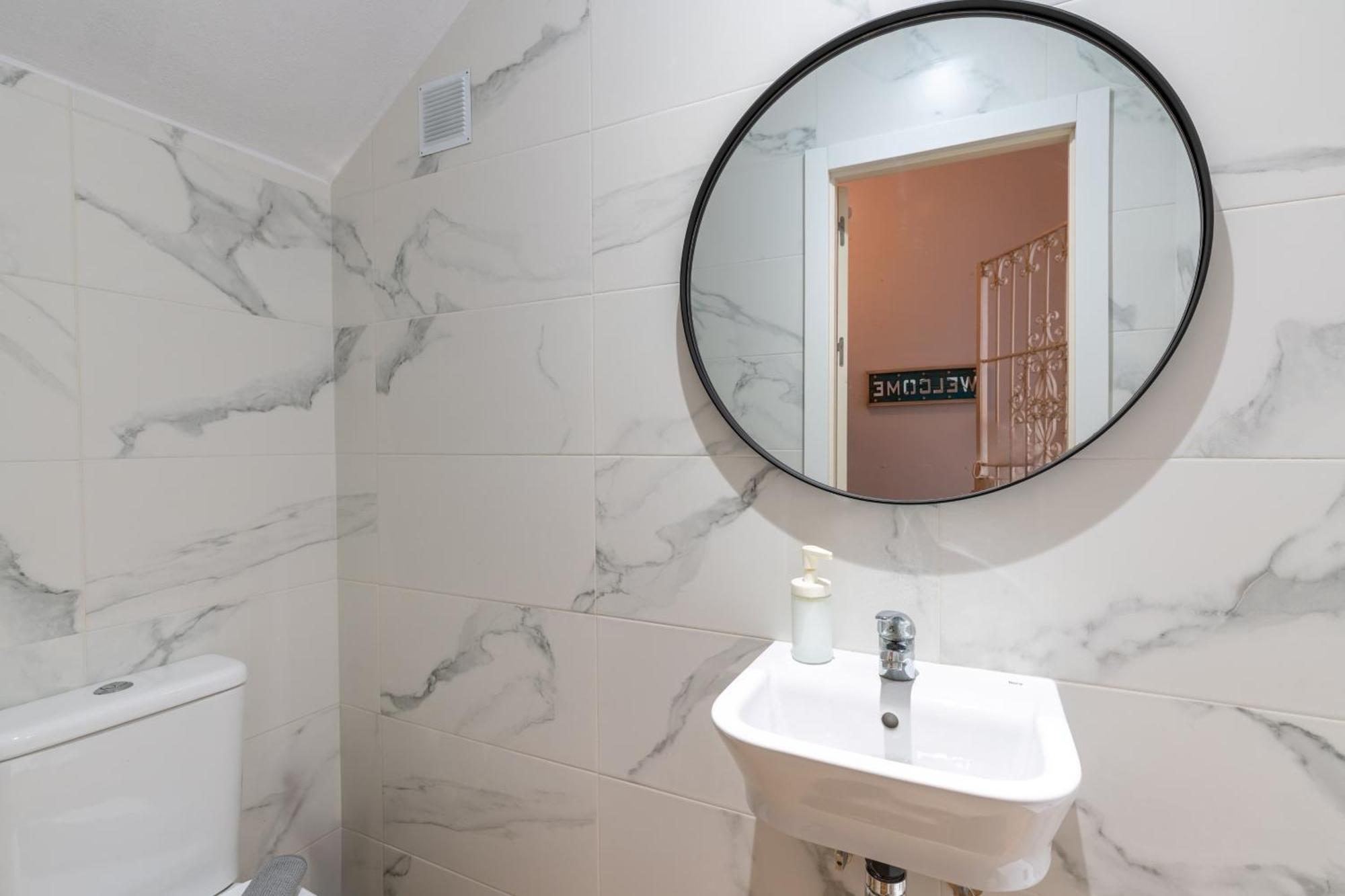 House Sevillana Parking Apartment