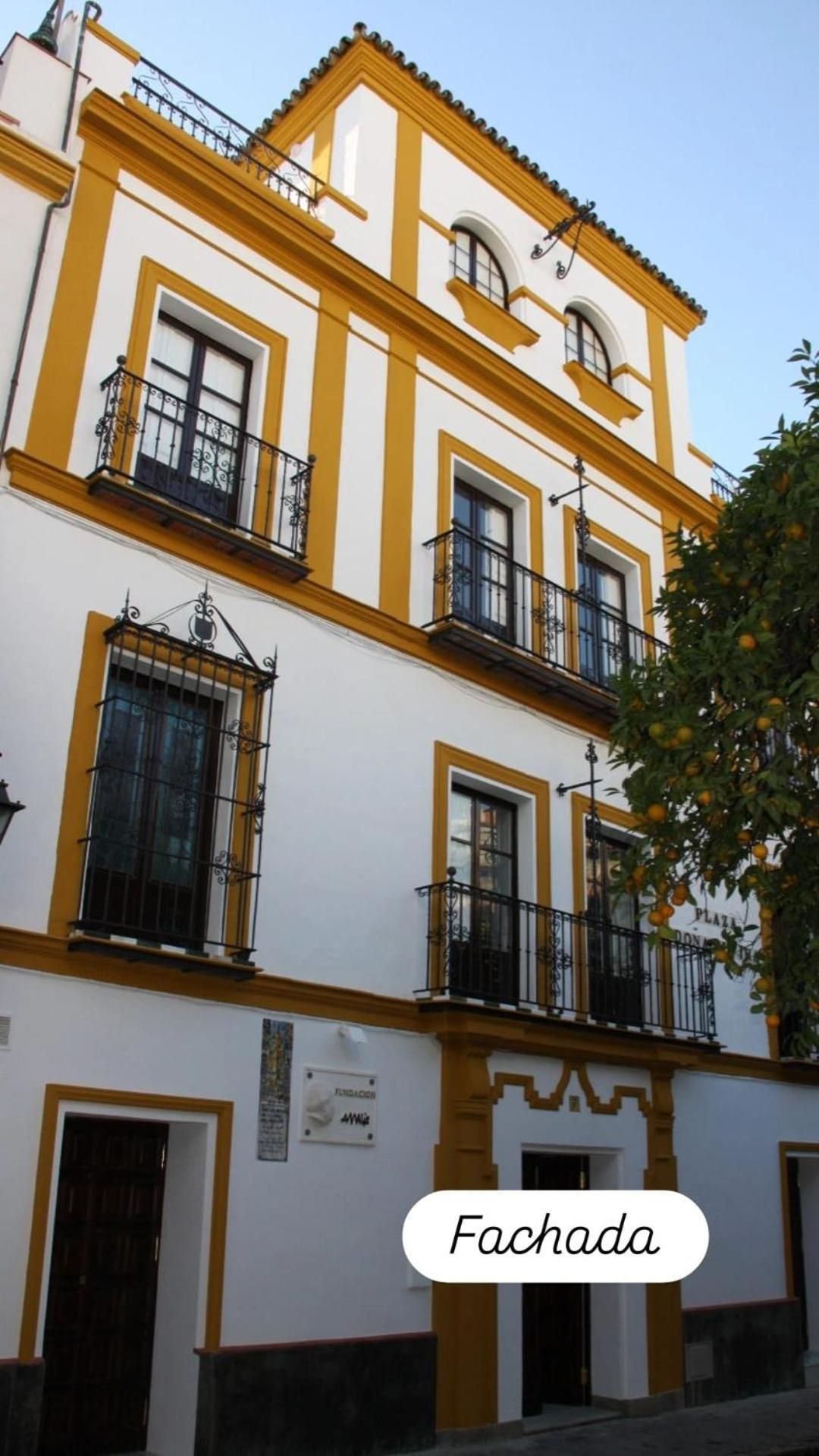 En La Plaza Doña Elvira, 7