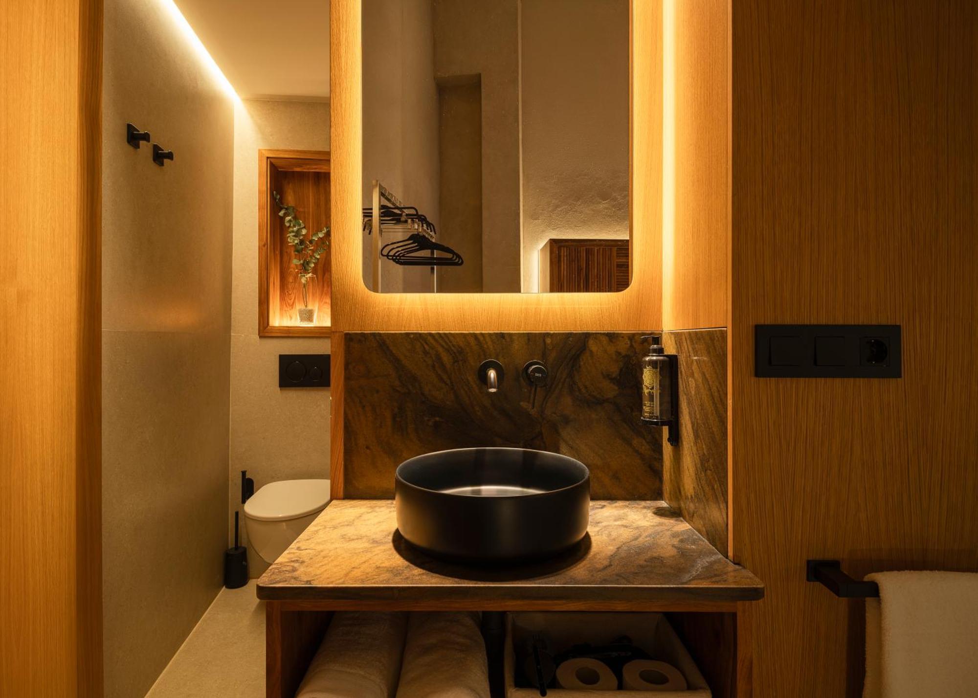 Center - Avenue Luxury - Private Free Parking Apartment