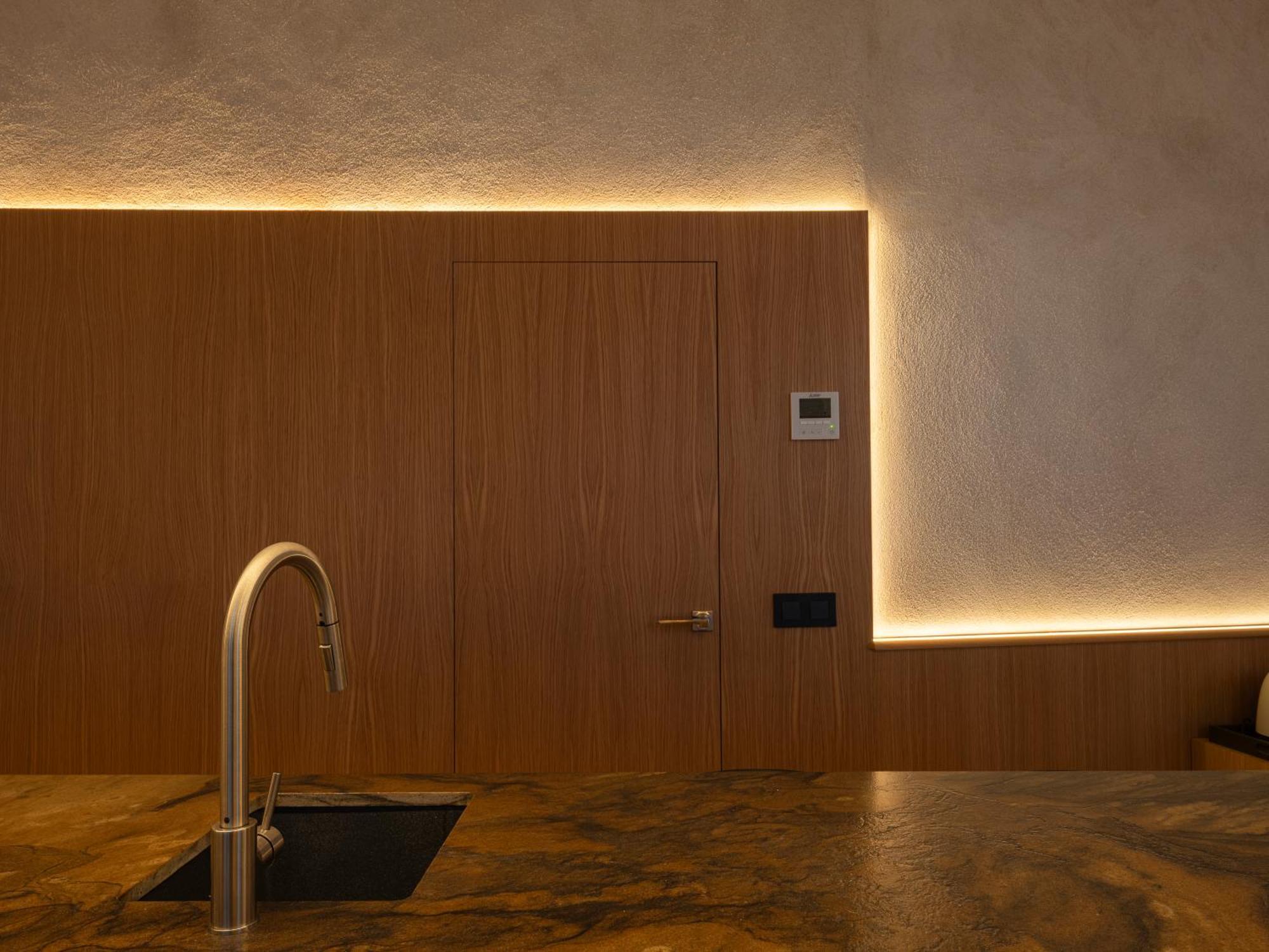 Center - Avenue Luxury - Private Free Parking Apartment *