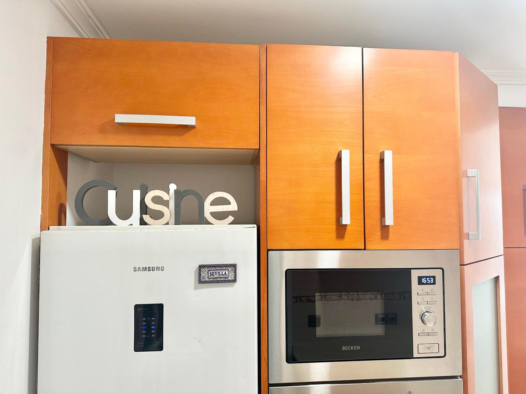 Apartamento 10 Minutos Centro Sevilla, Moderno Y Con Parking Gratis Sevilla