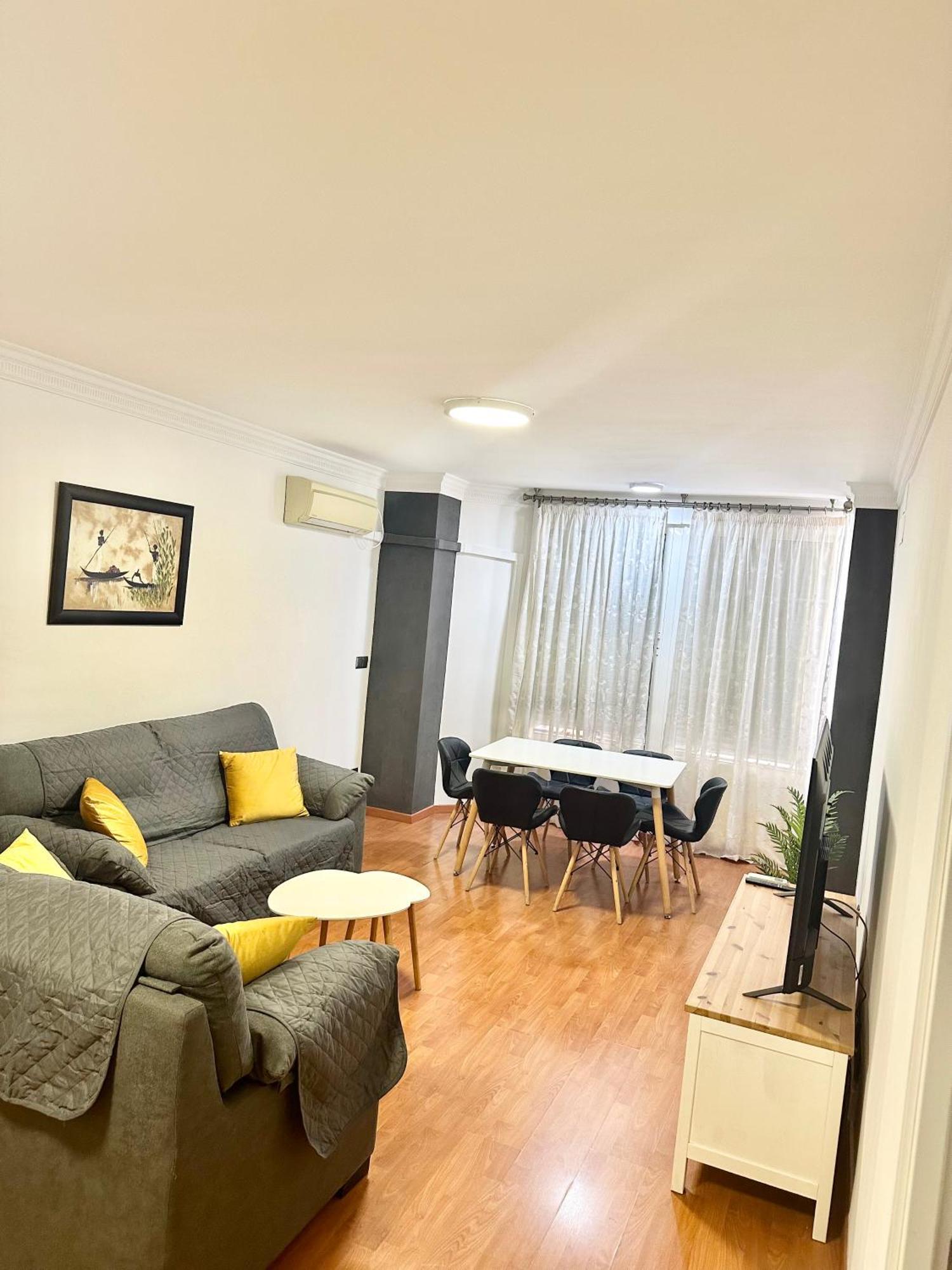 Apartamento 10 Minutos Centro Sevilla, Moderno Y Con Parking Gratis *