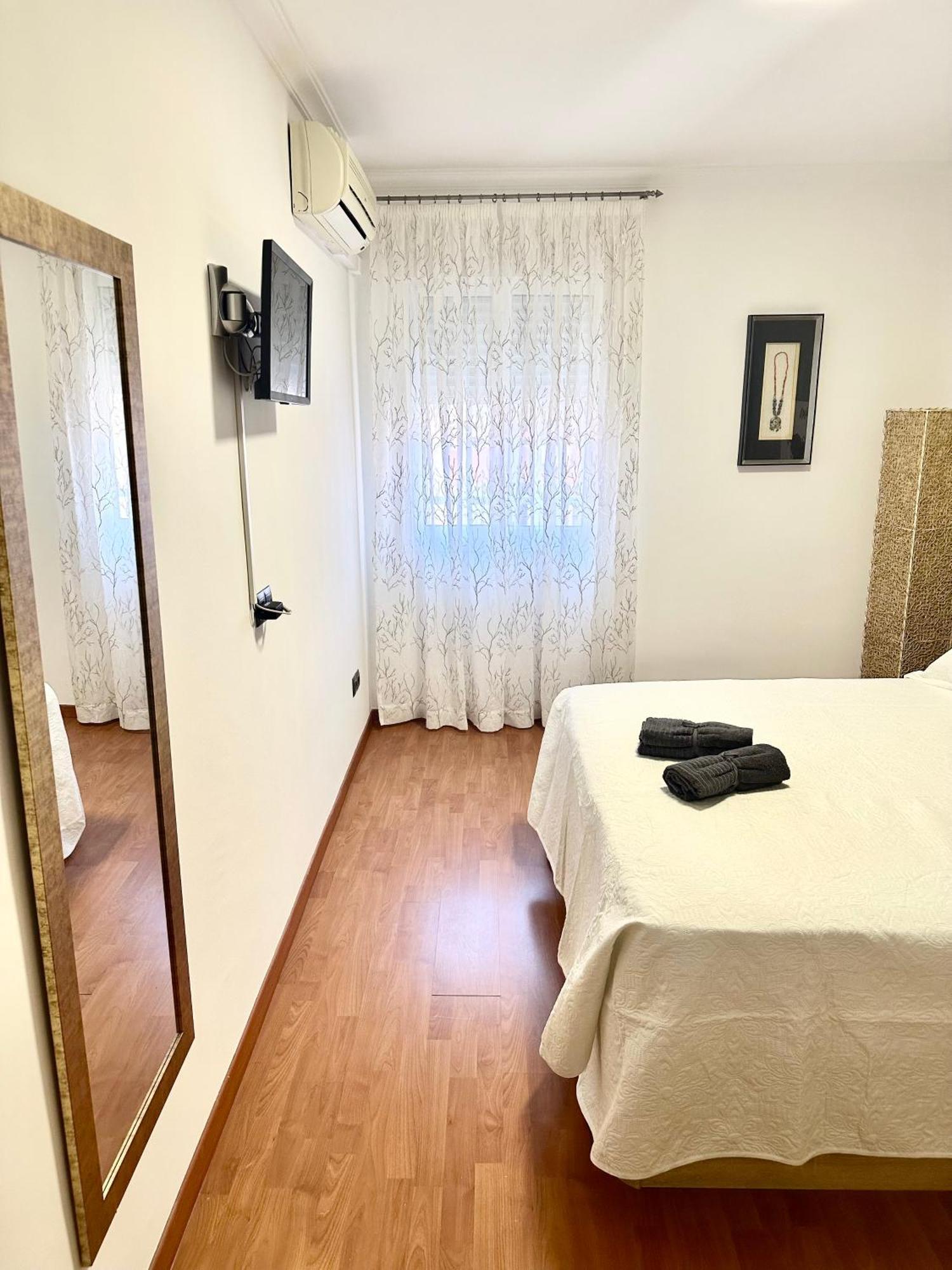 10 Minutos Centro Sevilla, Moderno Y Con Parking Gratis Apartamento *