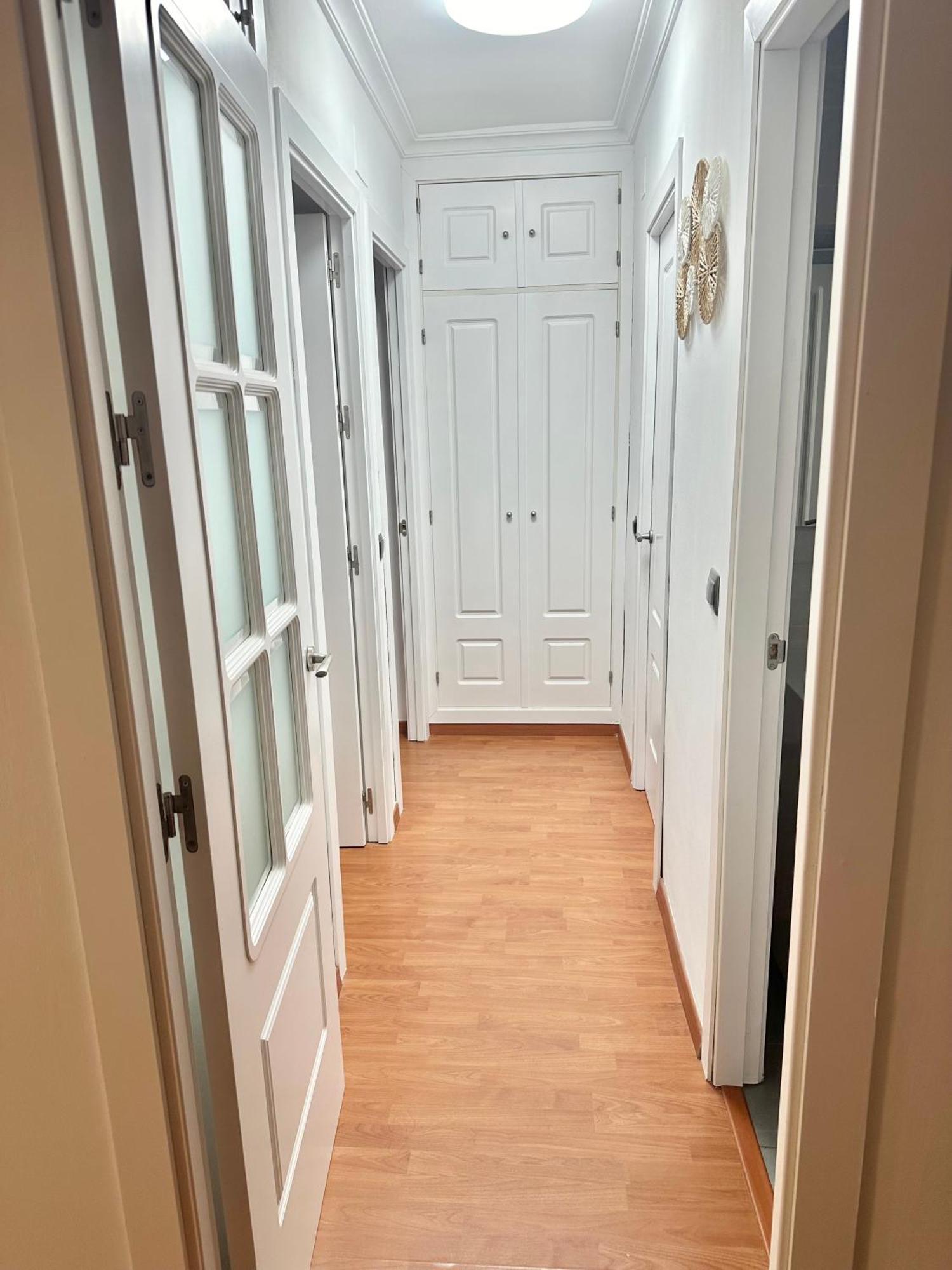 Apartamento 10 Minutos Centro Sevilla, Moderno Y Con Parking Gratis