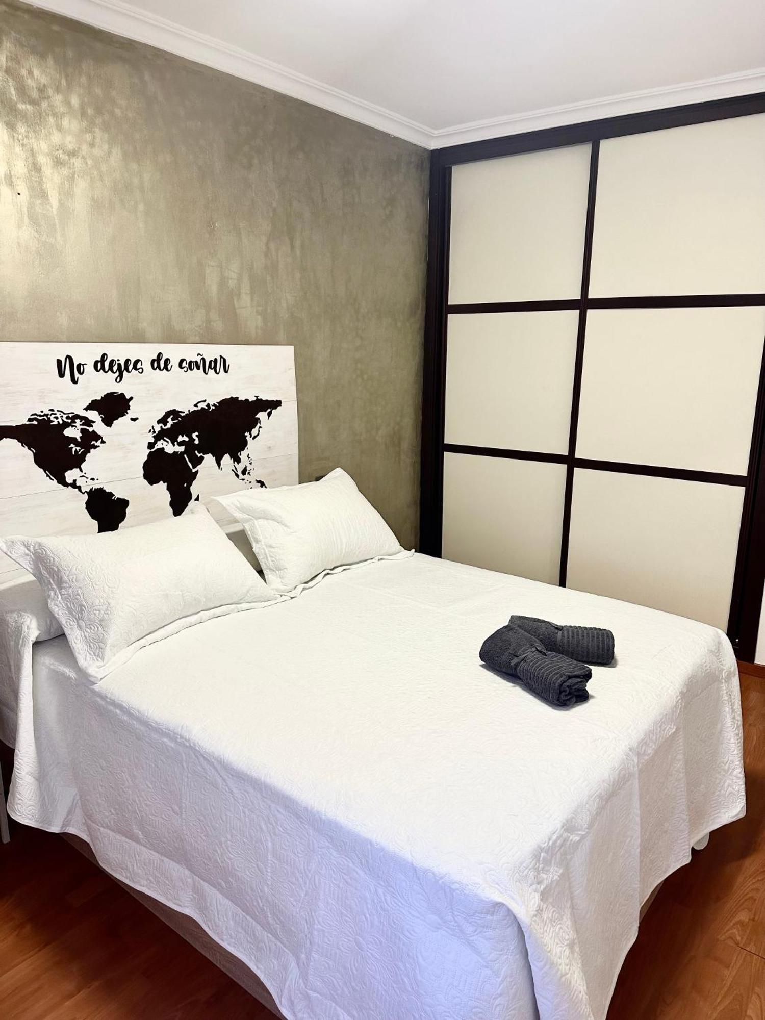 Apartamento 10 Minutos Centro Sevilla, Moderno Y Con Parking Gratis