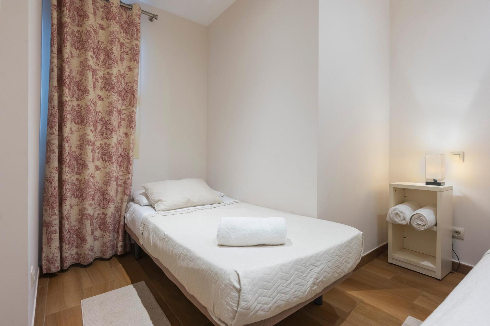 Apartamento Amplio Piso En El Corazon De *