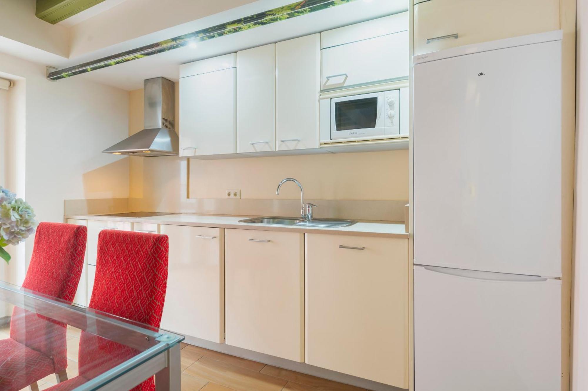 Apartamento Amplio Piso En El Corazon De *