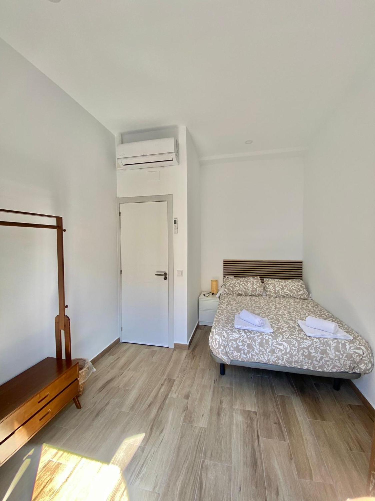 Triana Riverside Hostal