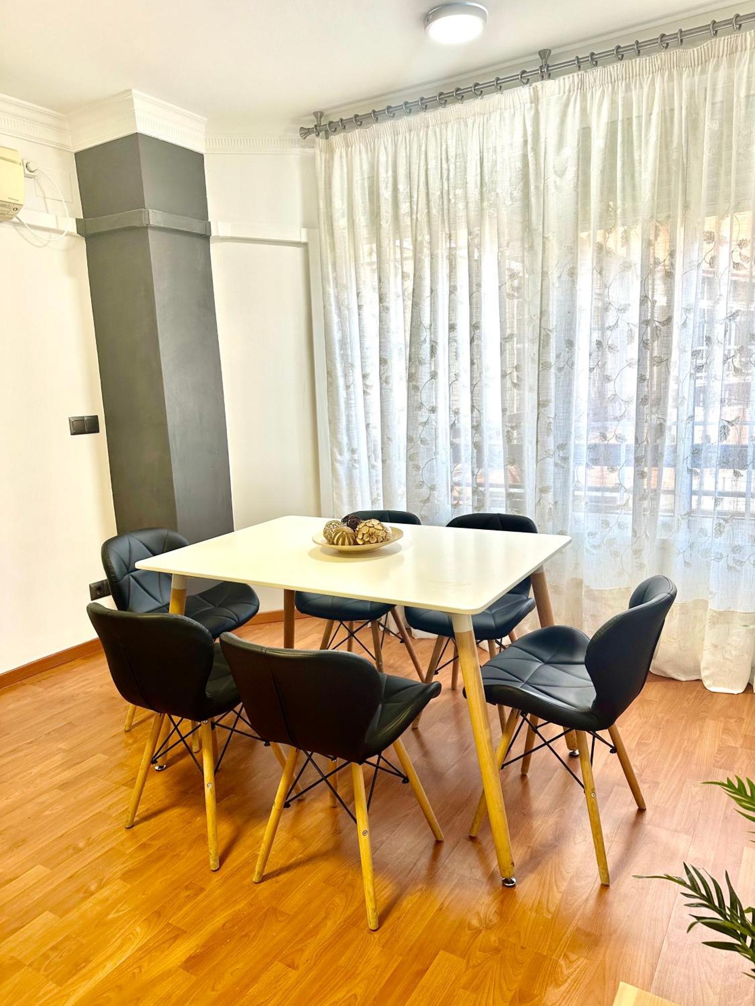 Apartamento 10 Minutos Centro Sevilla, Moderno Y Con Parking Gratis *