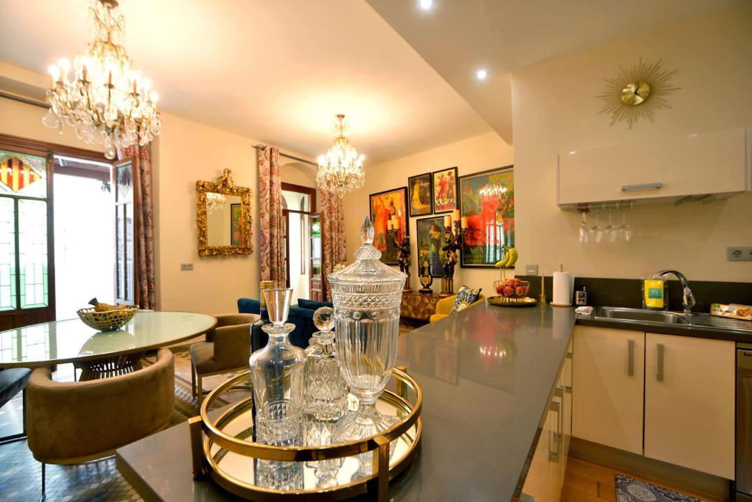 Classic And Luxury- 2bd 2bth- Sierpes Sevilla