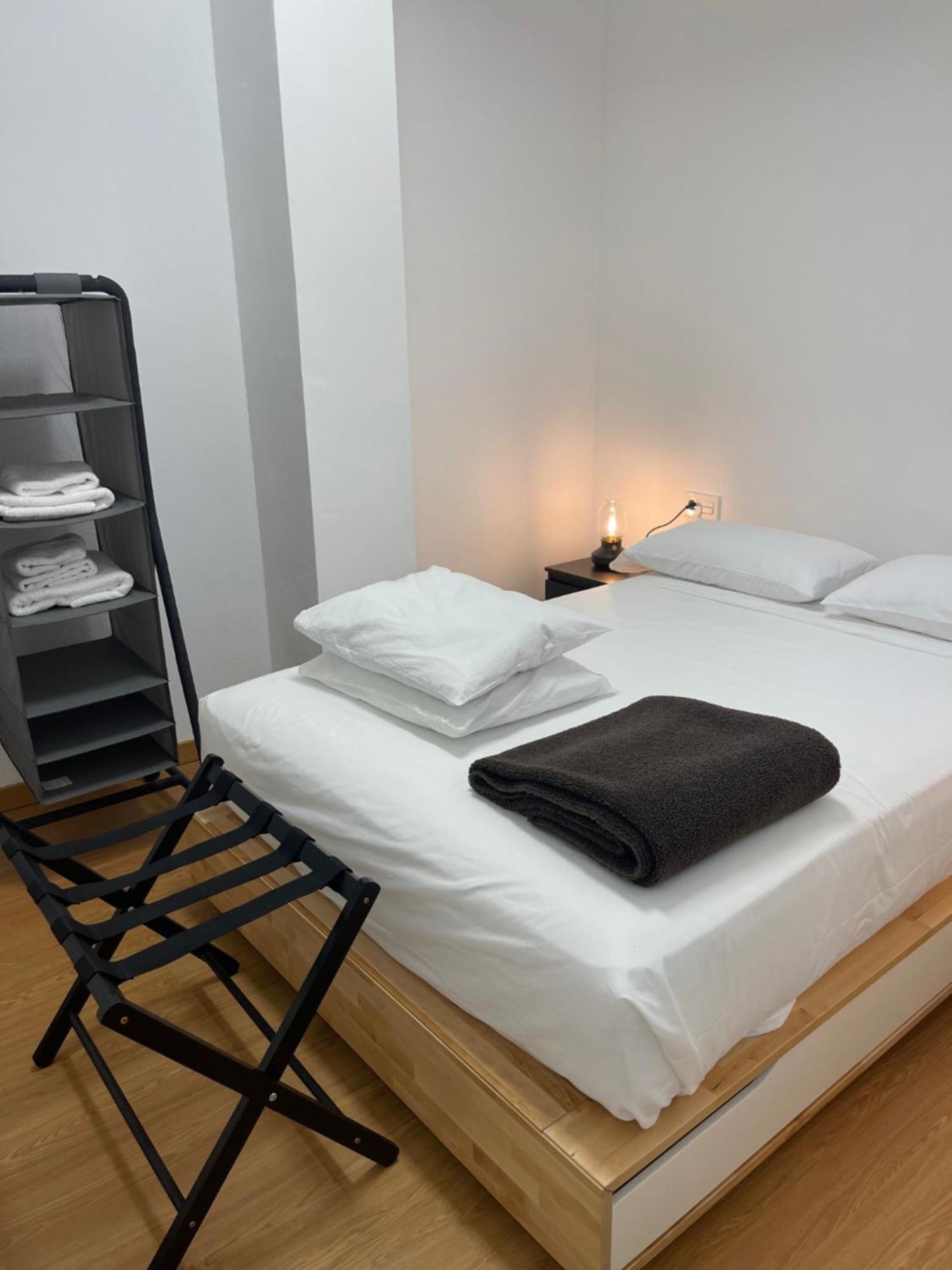 Calle Rodrigo De Triana Con Opcion De Parking Apartamento