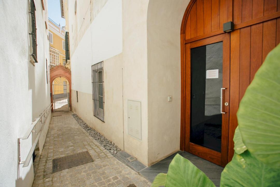 Attic With Terrace- 1bd 1bth- Corral Del Rey Apartment *