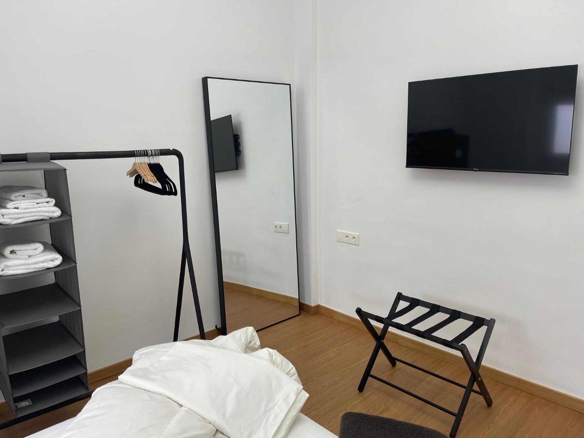 Calle Rodrigo De Triana Con Opcion De Parking Apartamento *