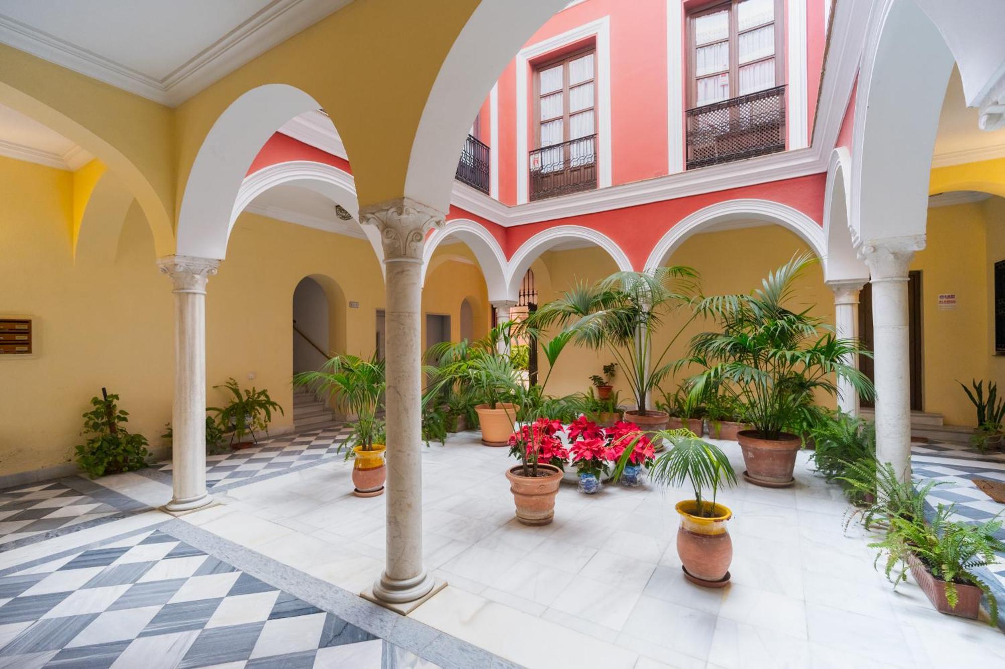Wide With Terrace & Parking- 3bd 2bth- Alfalfa * Sevilla