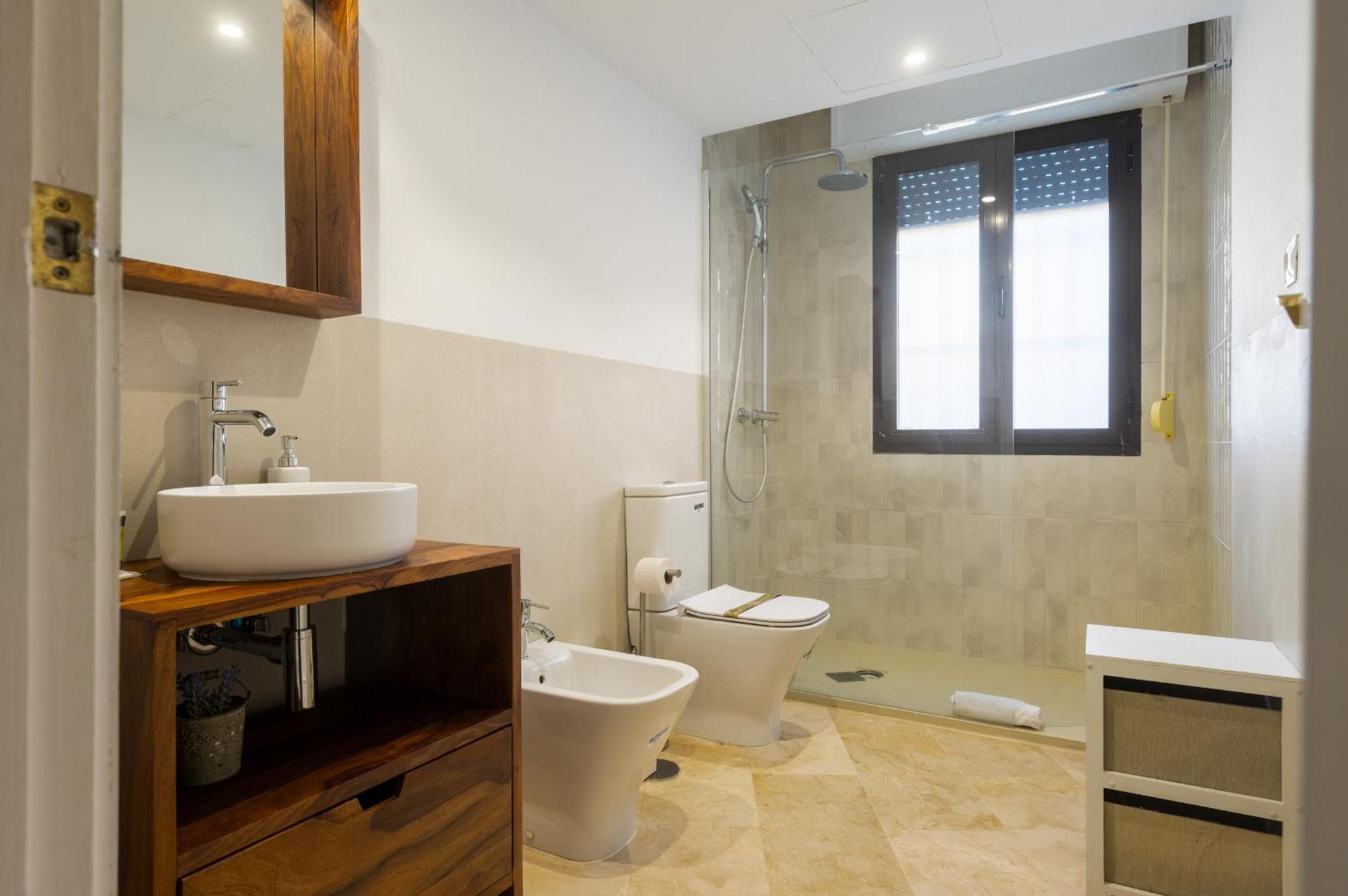 Wide With Terrace & Parking- 3bd 2bth- Alfalfa * Sevilla