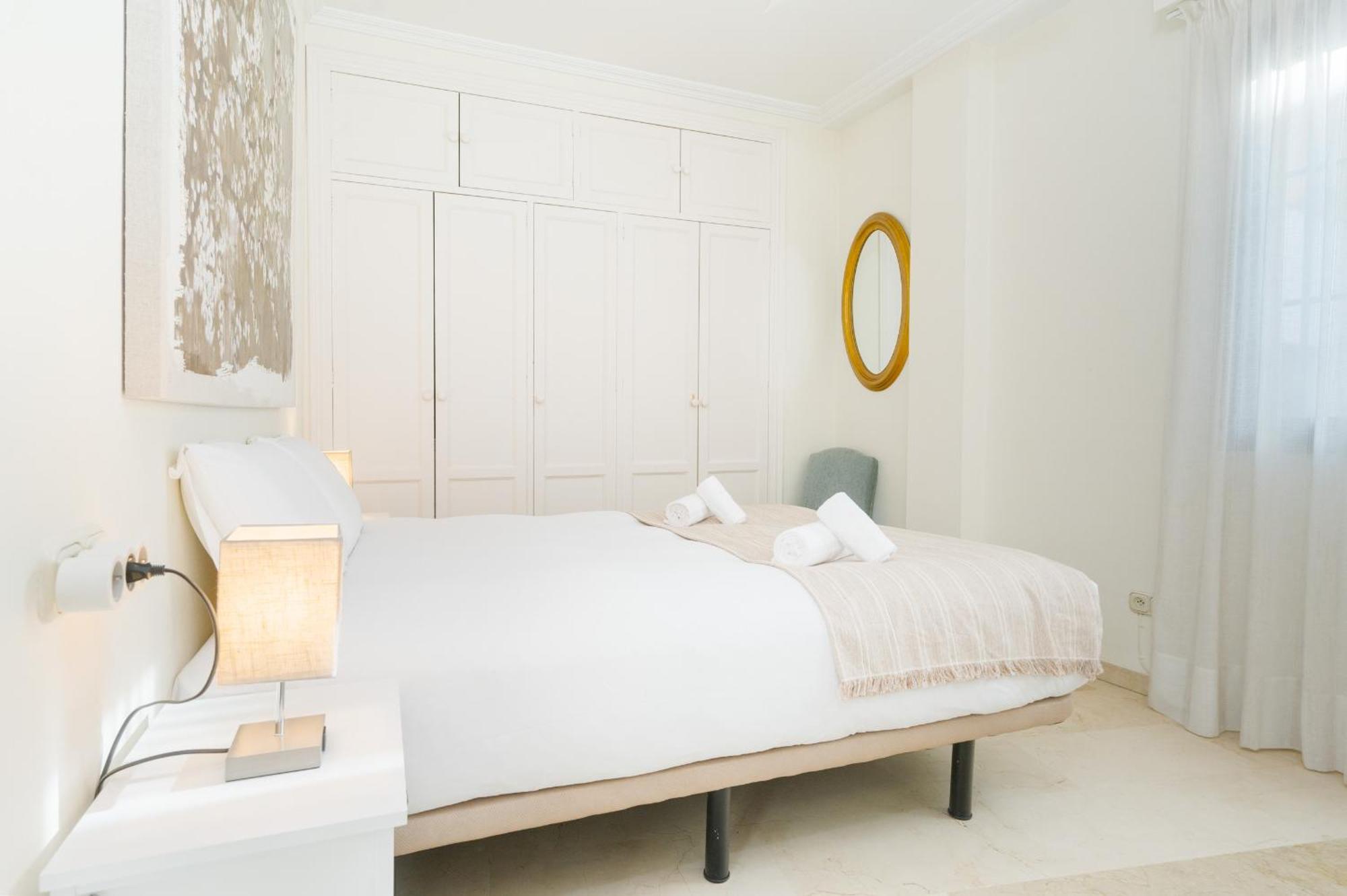 Apartamento Wide With Terrace & Parking- 3bd 2bth- Alfalfa Sevilla
