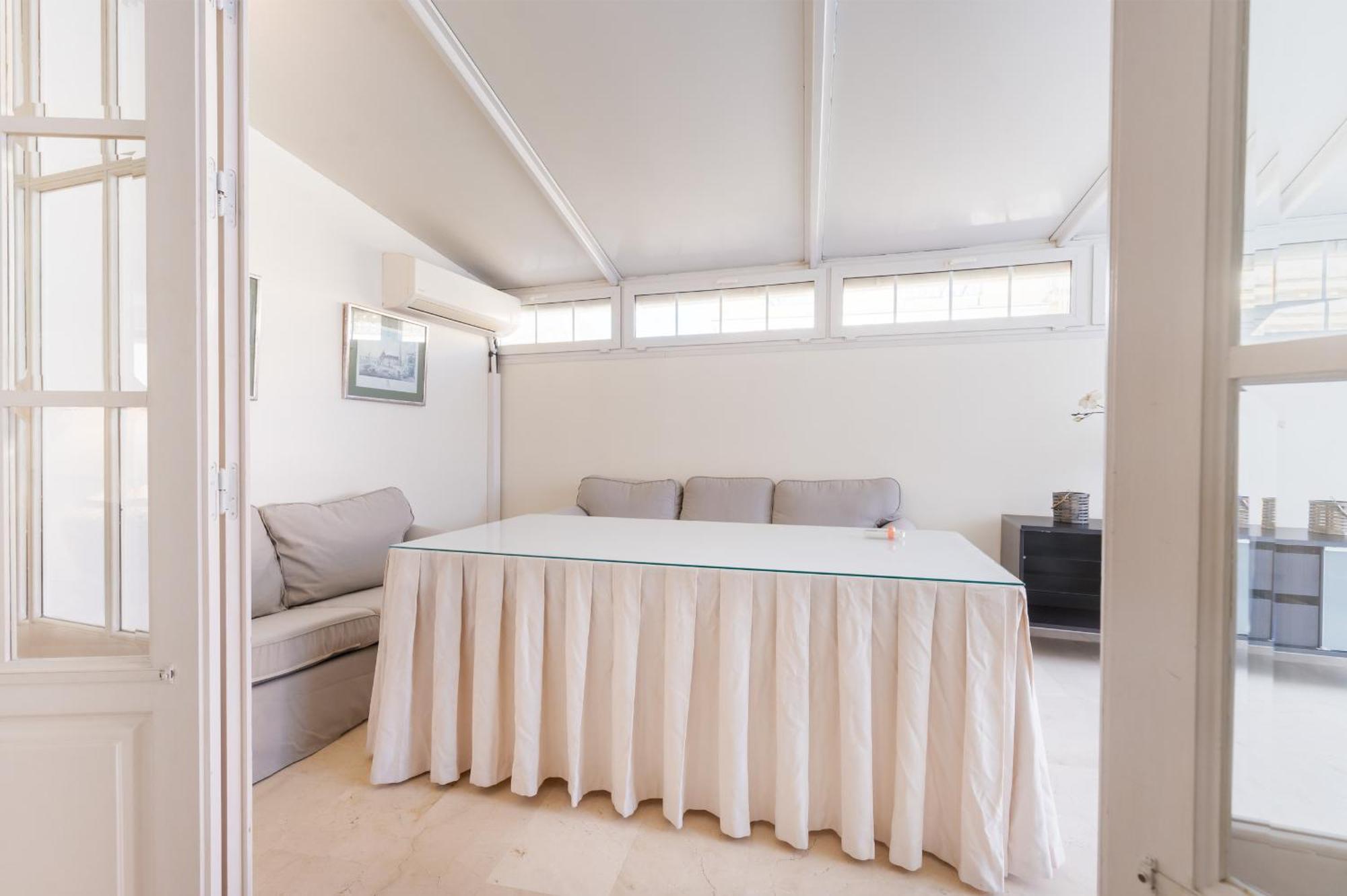 Apartamento Wide With Terrace & Parking- 3bd 2bth- Alfalfa