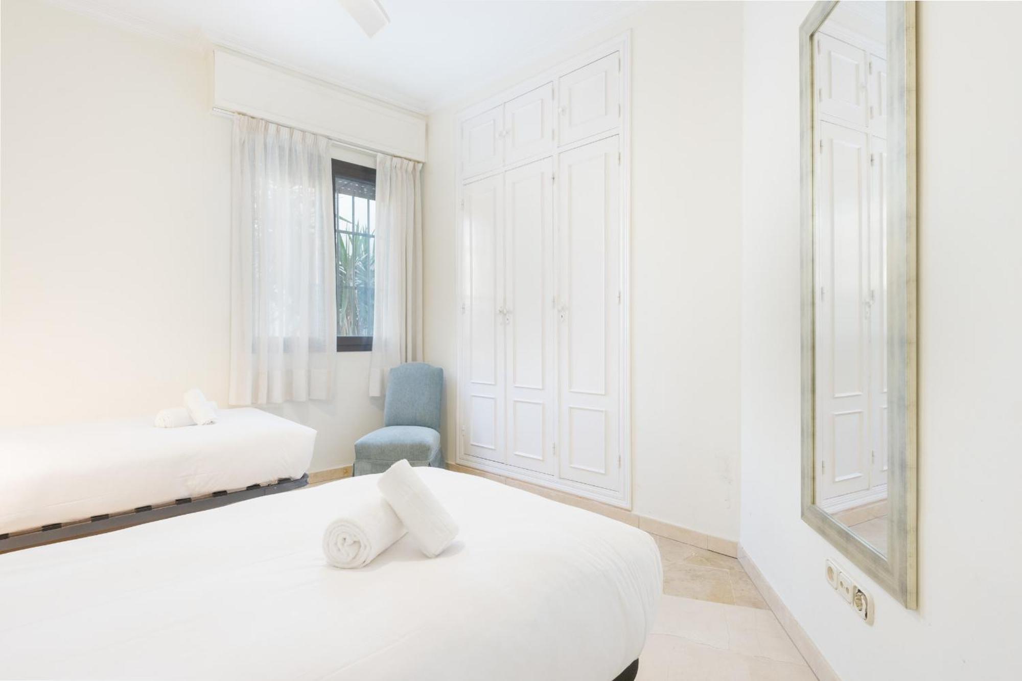 Apartamento Wide With Terrace & Parking- 3bd 2bth- Alfalfa Sevilla