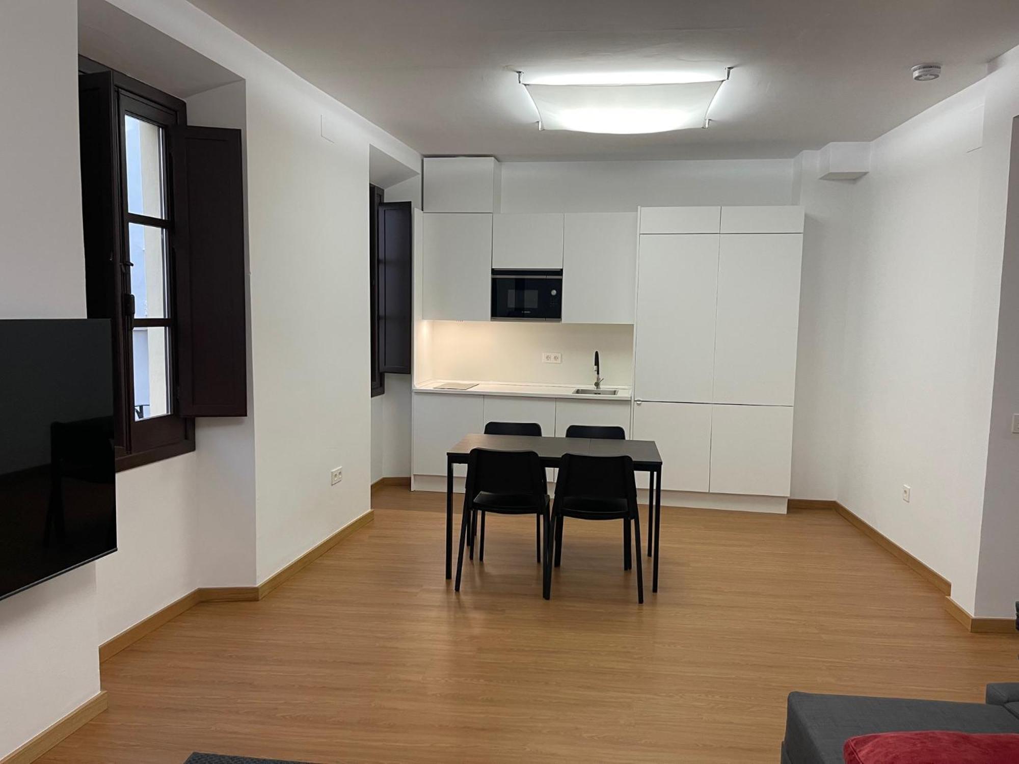 Calle Rodrigo De Triana Con Opcion De Parking Apartamento *