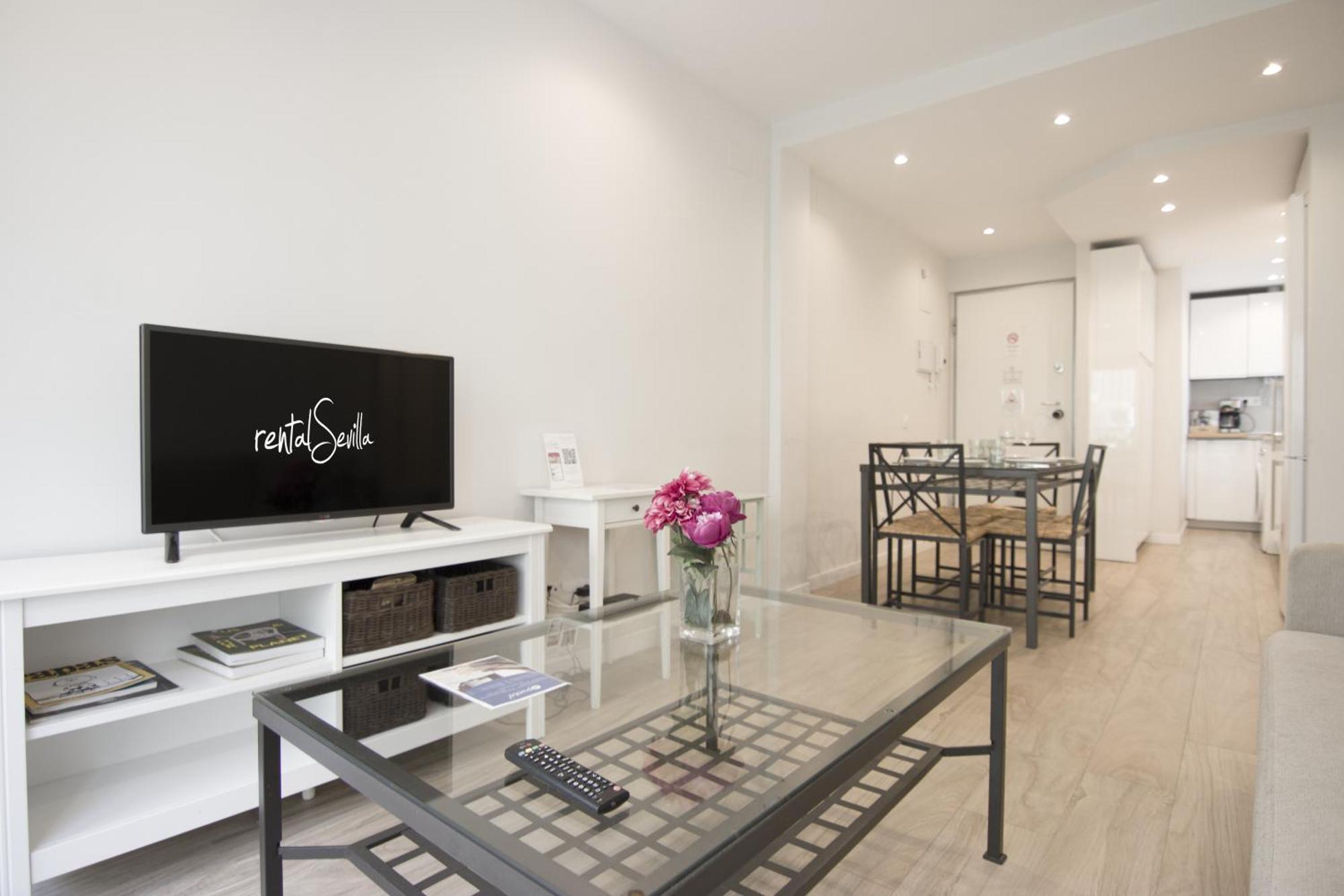 Rentalsevilla Pacheco Y Nunez Del Prado Apartment Seville