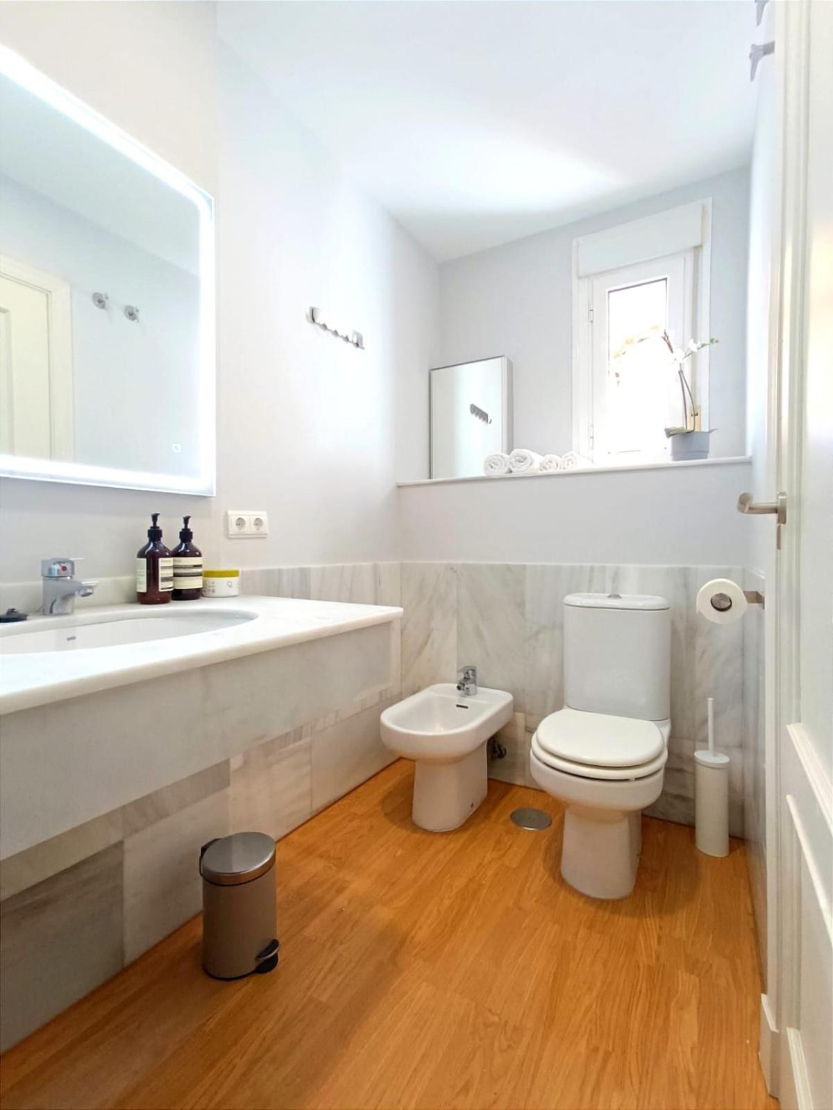 Apartamento Atico 1 Terraza Y Sol En El Centro De !! *