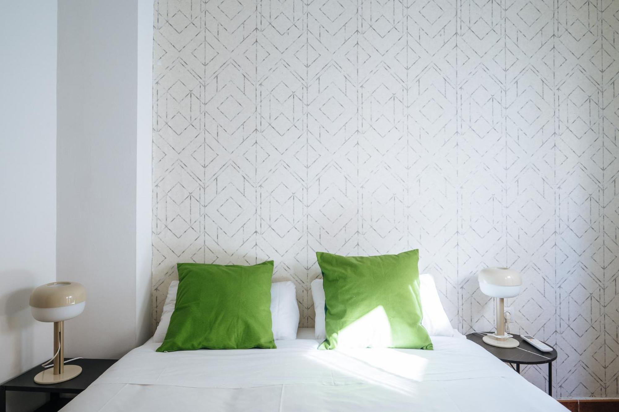 Homeyseville-lovely Duplex At Santa Cruz 10 Pax, Parking Optional Apartamento Sevilla