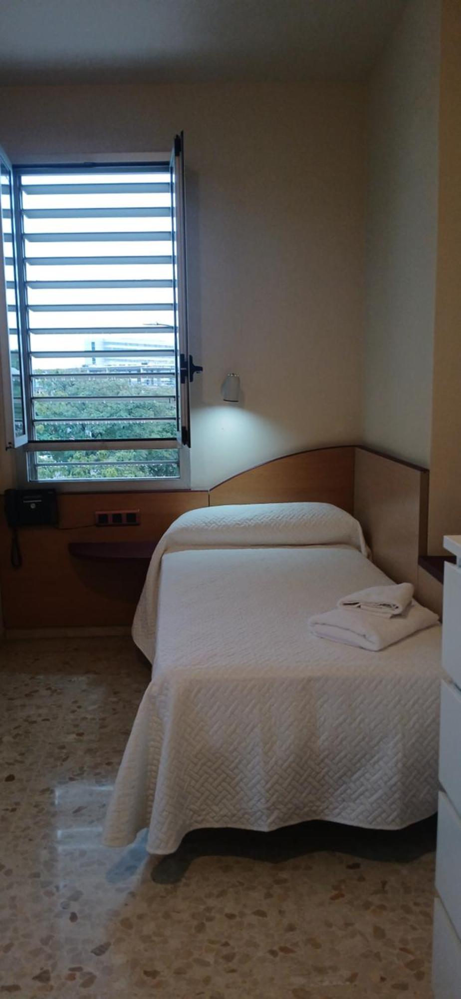 Hotel Larru Bermejales Residencia Universitaria *