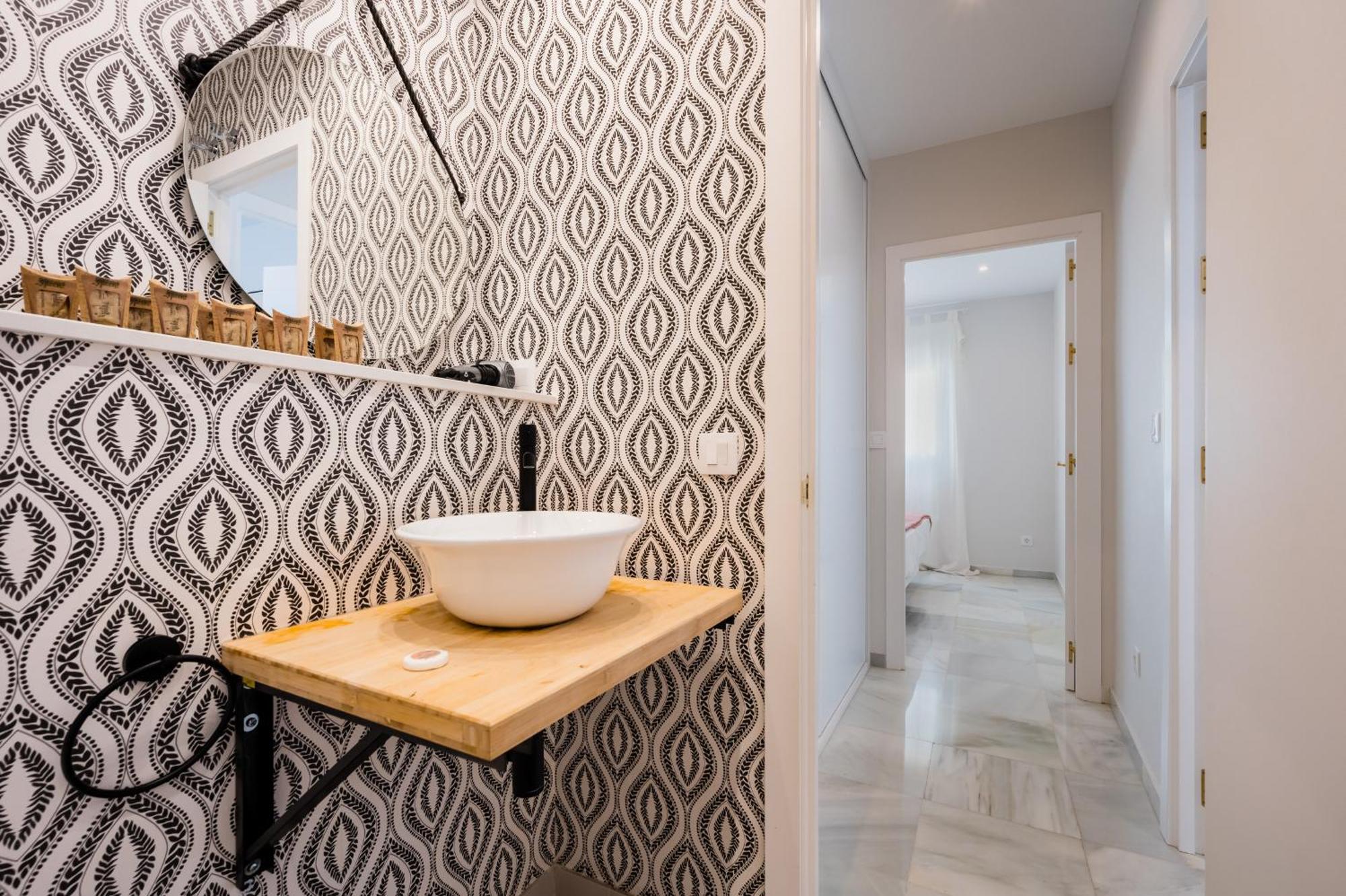 Reformed And Comfy- 2bd 2bth- Arenal * Sevilla