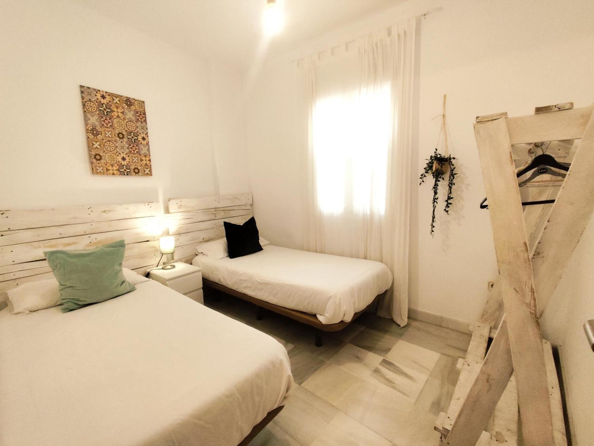 San Luis. Plaza De Parking Gratis!!! Sevilla