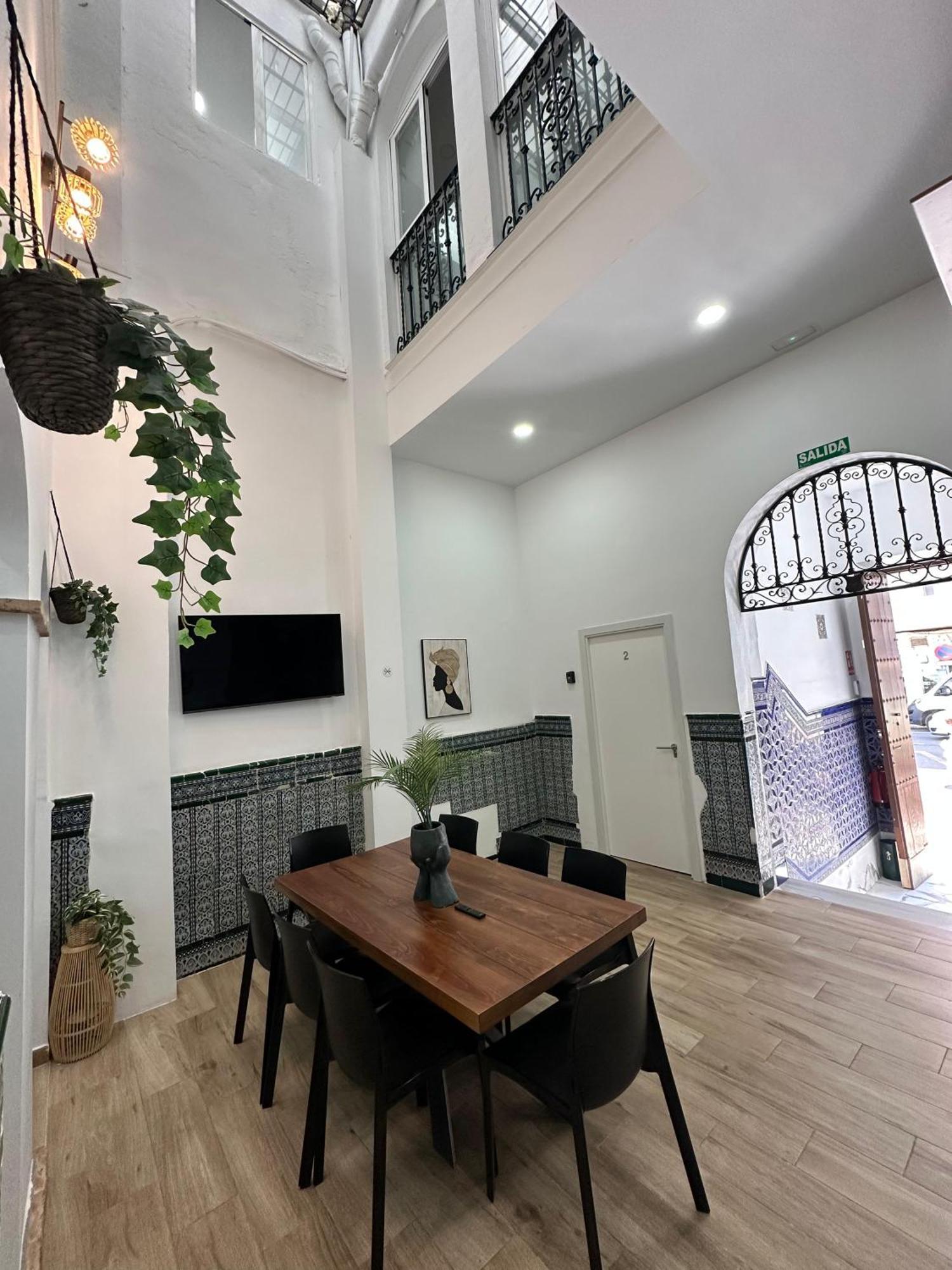 Hostal Triana Riverside