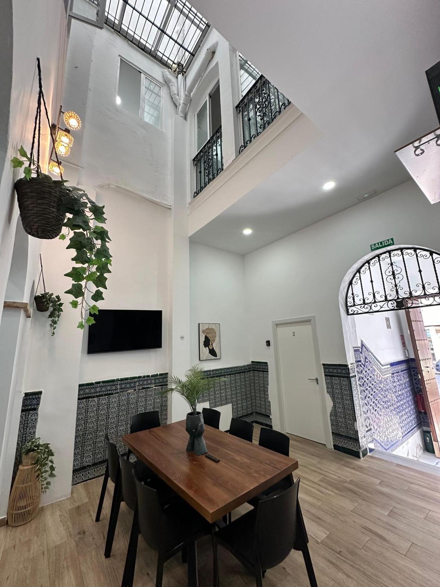 Hostal Triana Riverside
