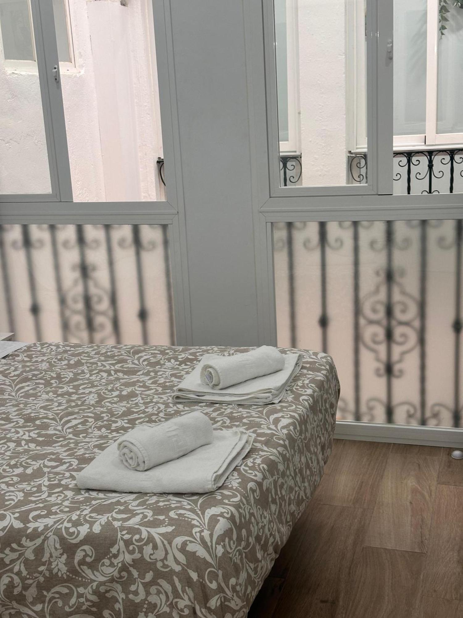 Triana Riverside Hostal