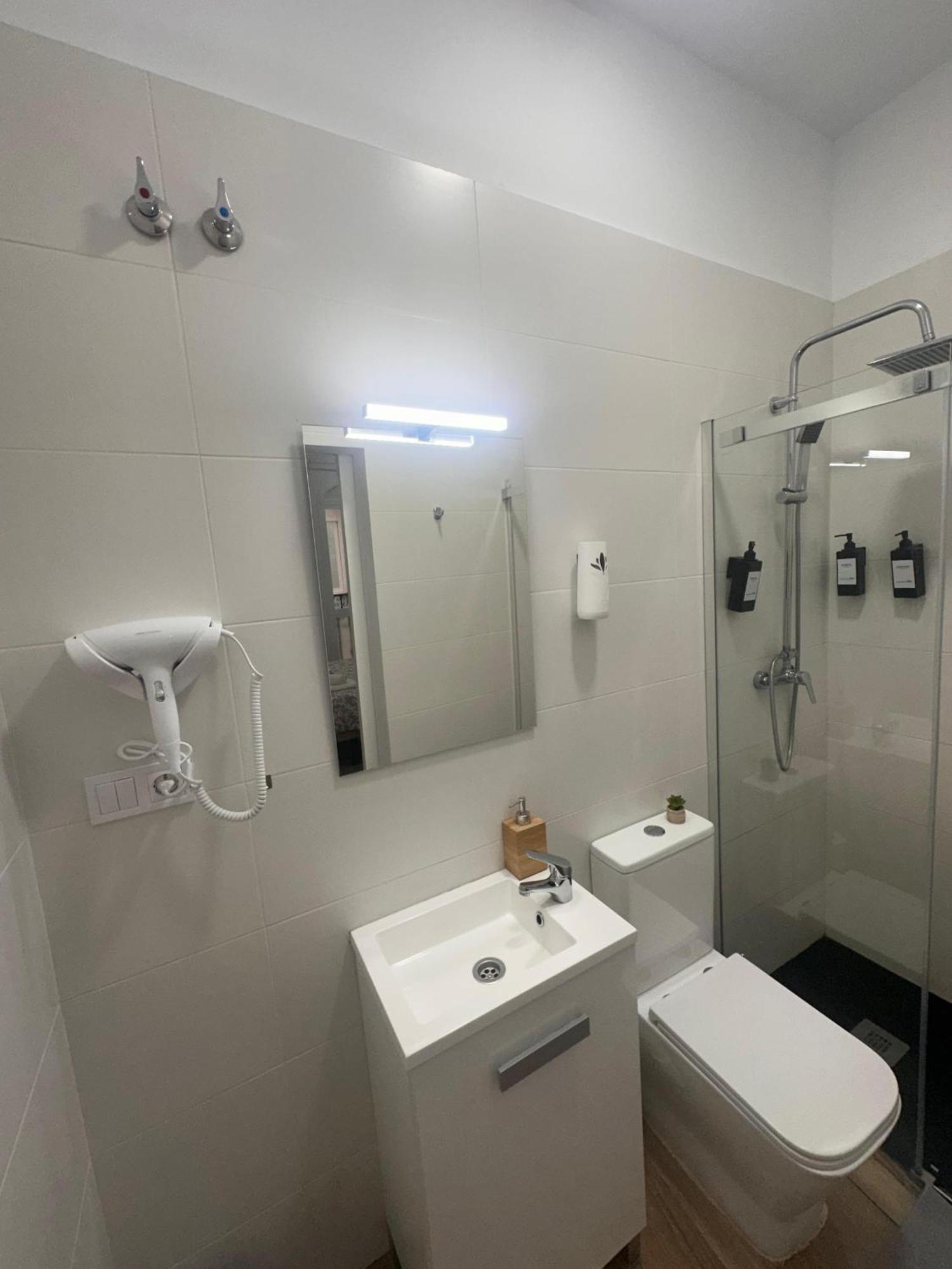 Triana Riverside Hostal *