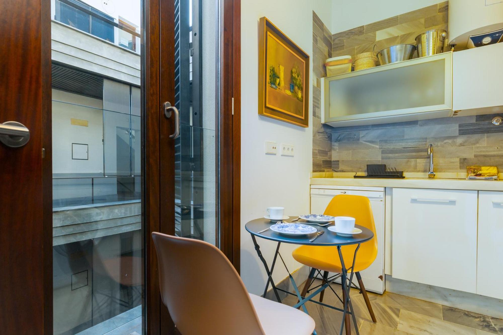 Attic With Terrace- 1bd 1bth- Corral Del Rey *
