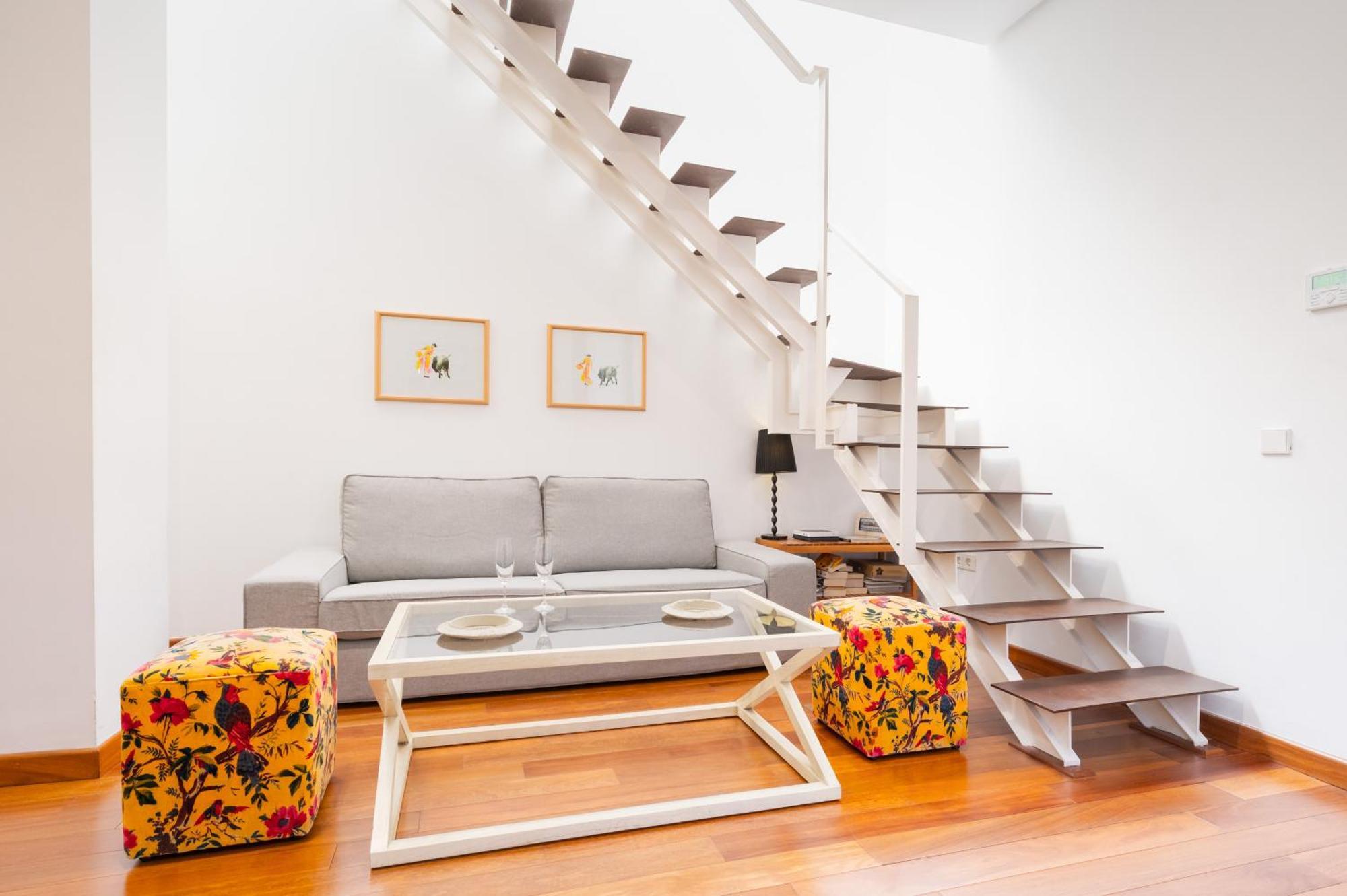 Attic With Terrace- 1bd 1bth- Corral Del Rey Apartment