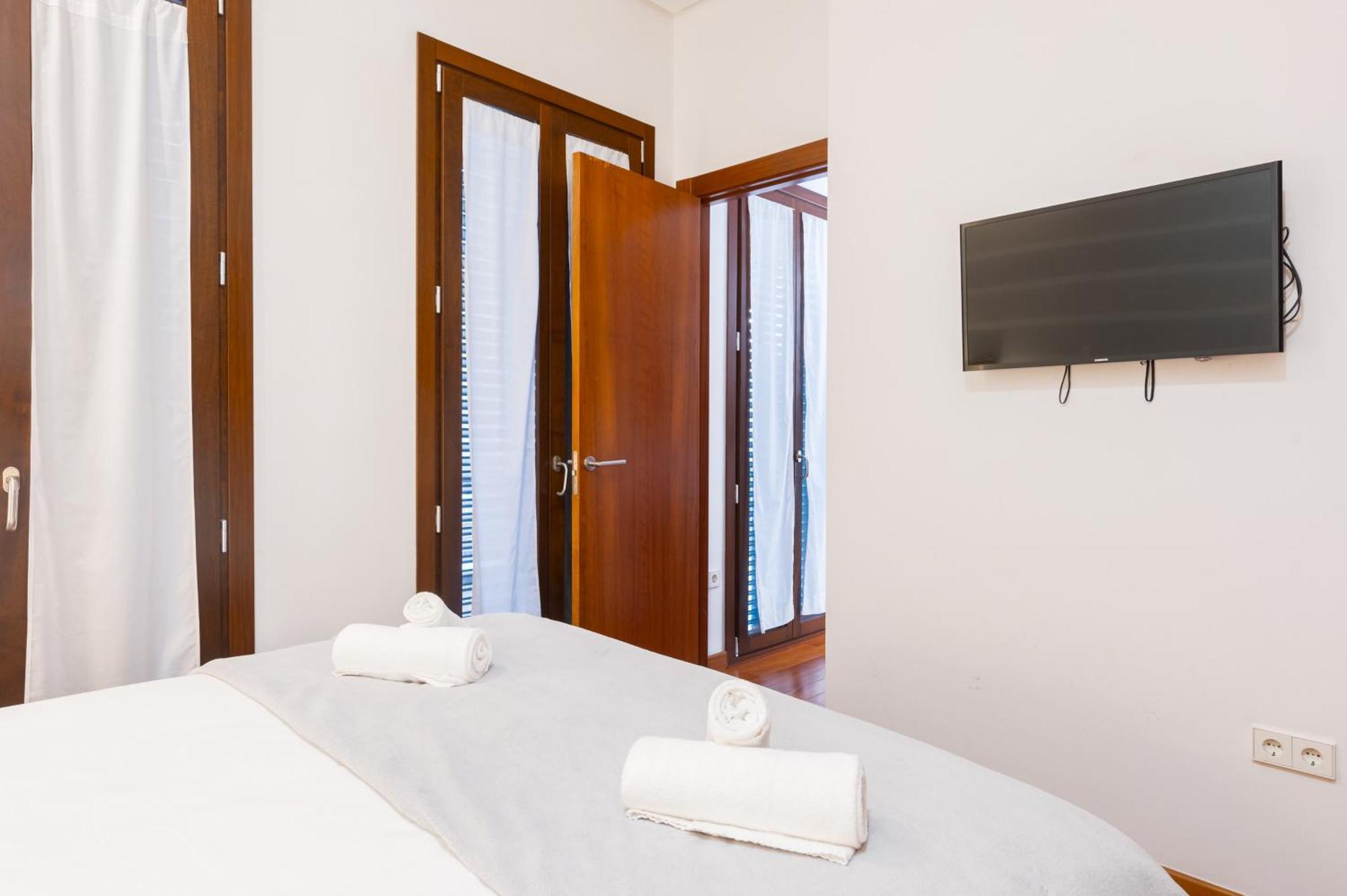 Attic With Terrace- 1bd 1bth- Corral Del Rey Apartment Seville