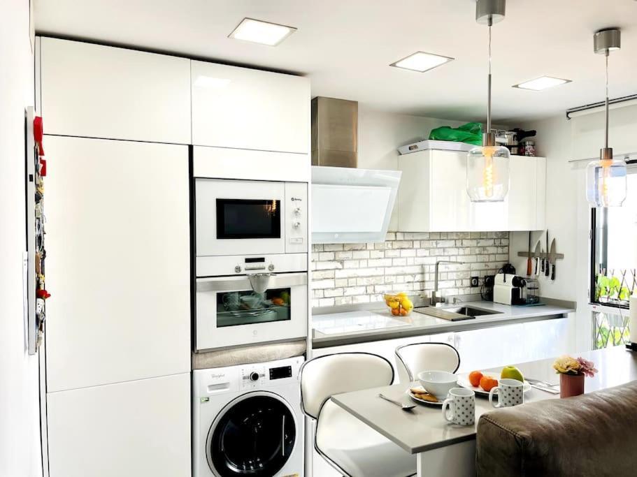 Apartamento Nuevo!! Lujo&confort. Parking Sevilla