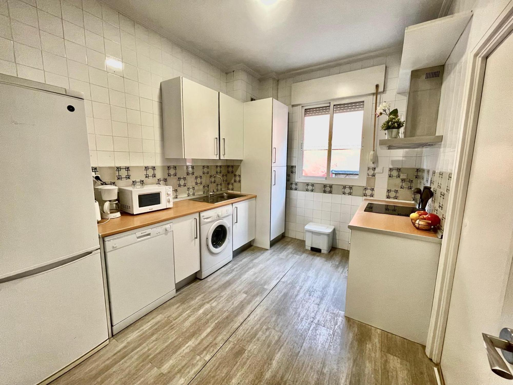 Apartamento Enorme Y Luminoso 13 Personas Con Balcones En El Corazon De *