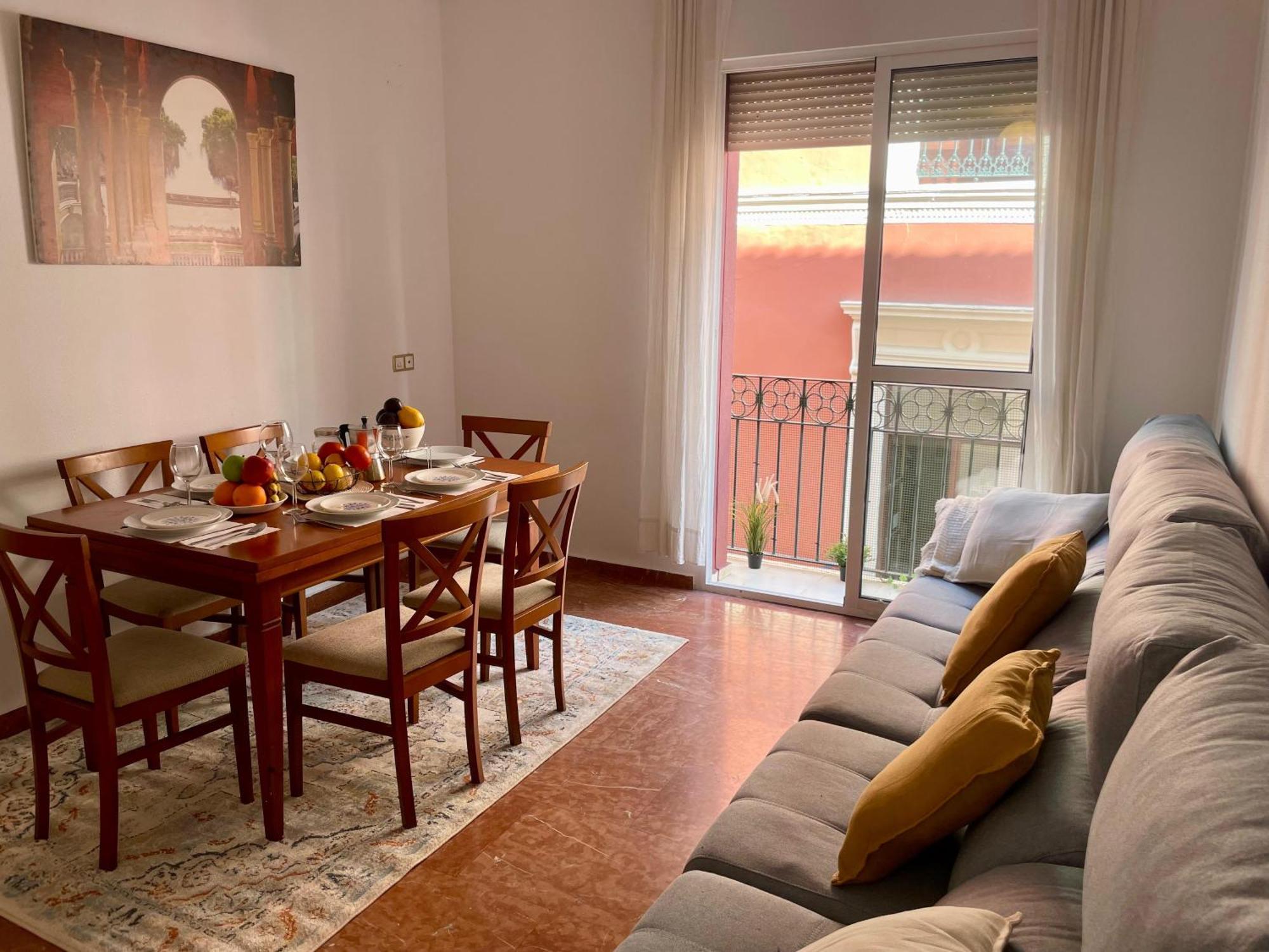 Apartamento Enorme Y Luminoso 13 Personas Con Balcones En El Corazon De