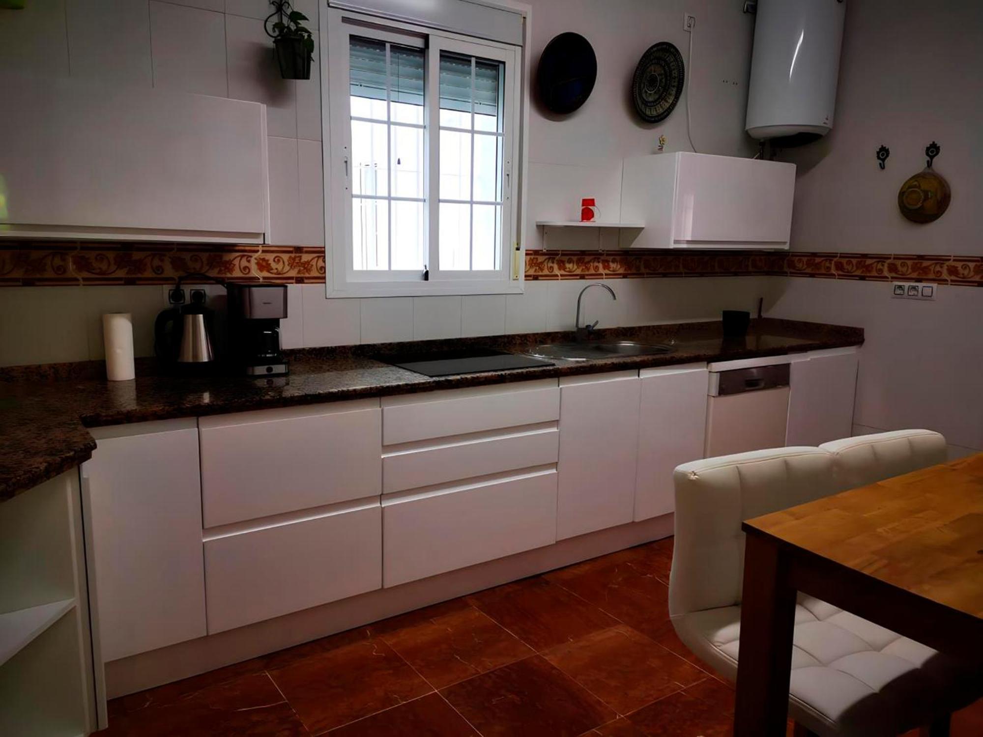 Con Jardin, Piscina Privada Y Parking