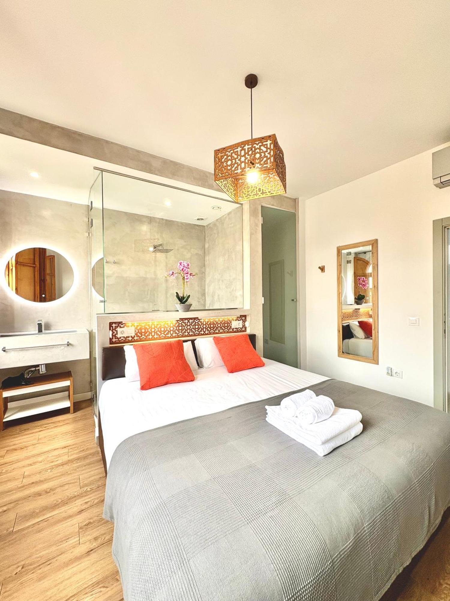 Unique House - Private Spa&pool -stayinseville Сasa de vacaciones