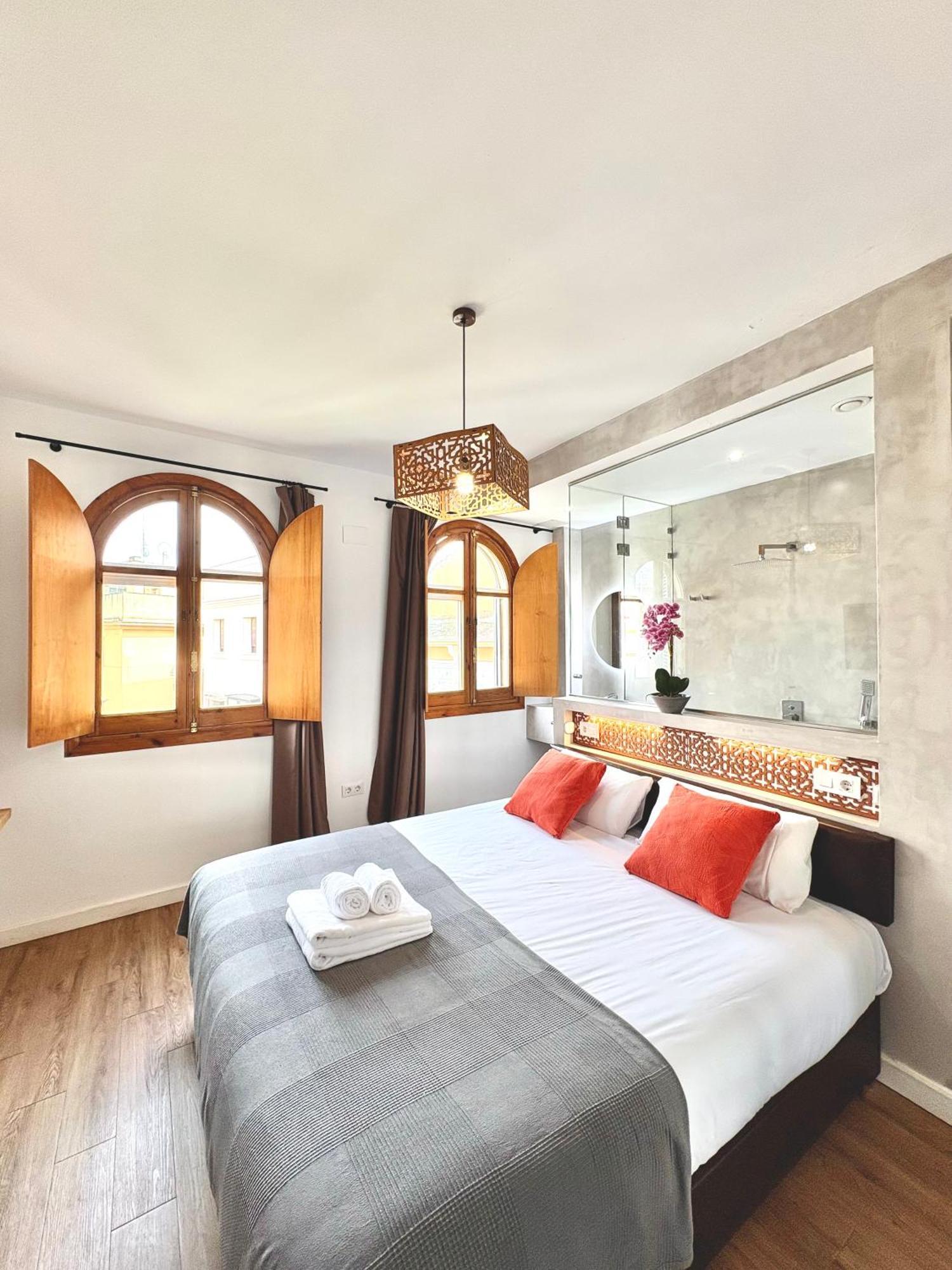 Сasa de vacaciones Unique House - Private Spa&pool -stayinseville *