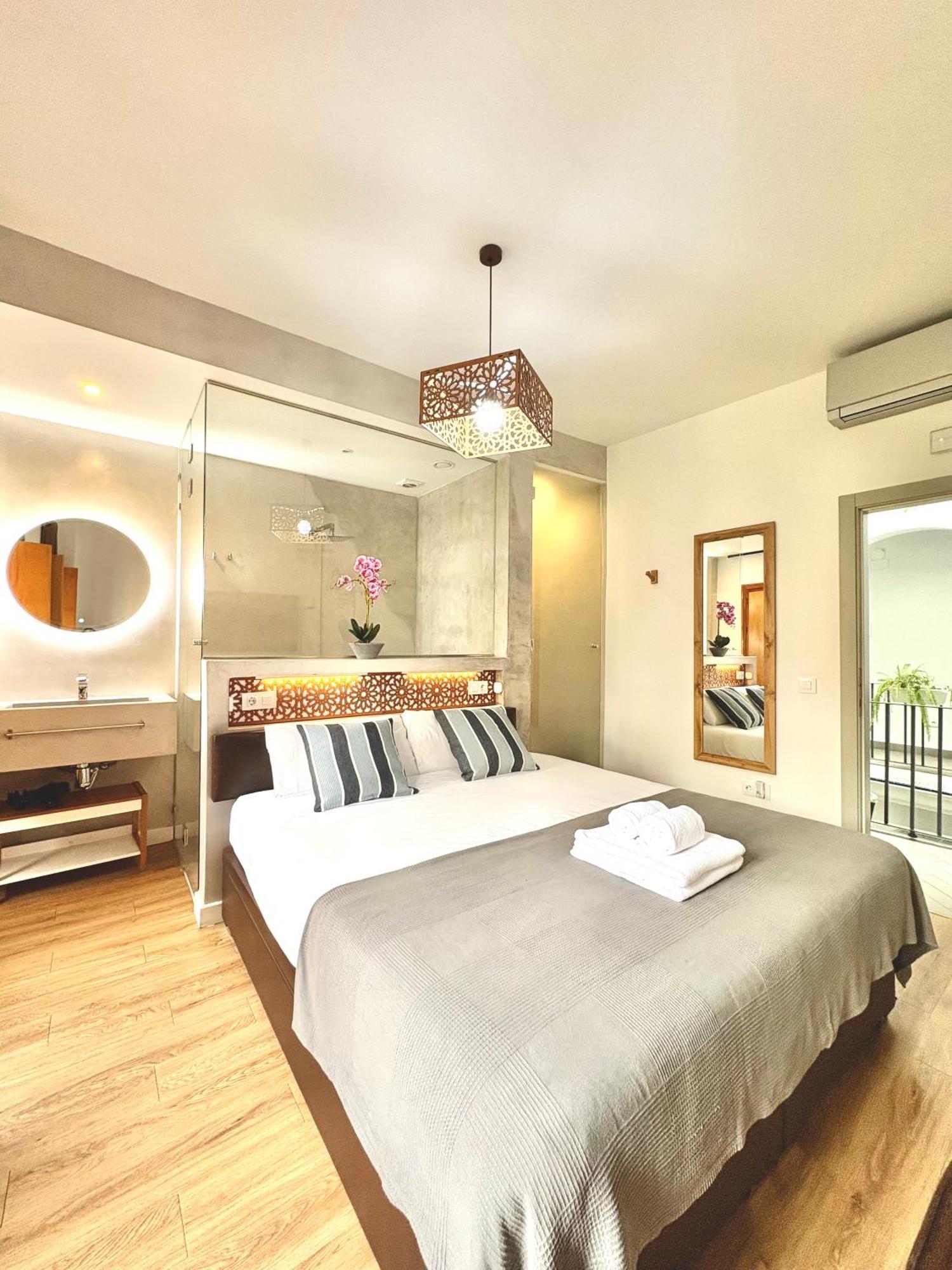 Unique House - Private Spa&pool -stayinseville Сasa de vacaciones