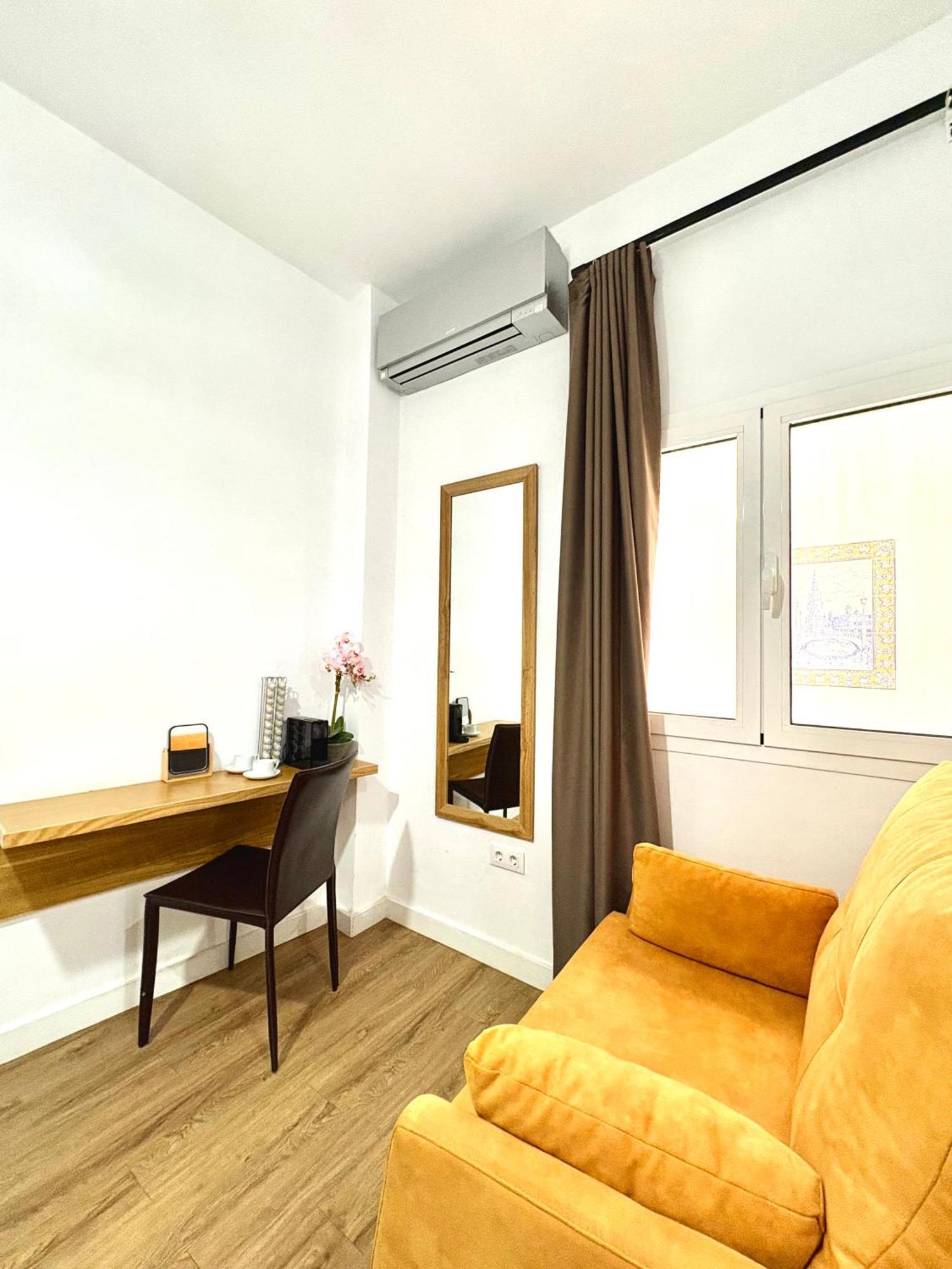 Unique House - Private Spa&pool -stayinseville Сasa de vacaciones