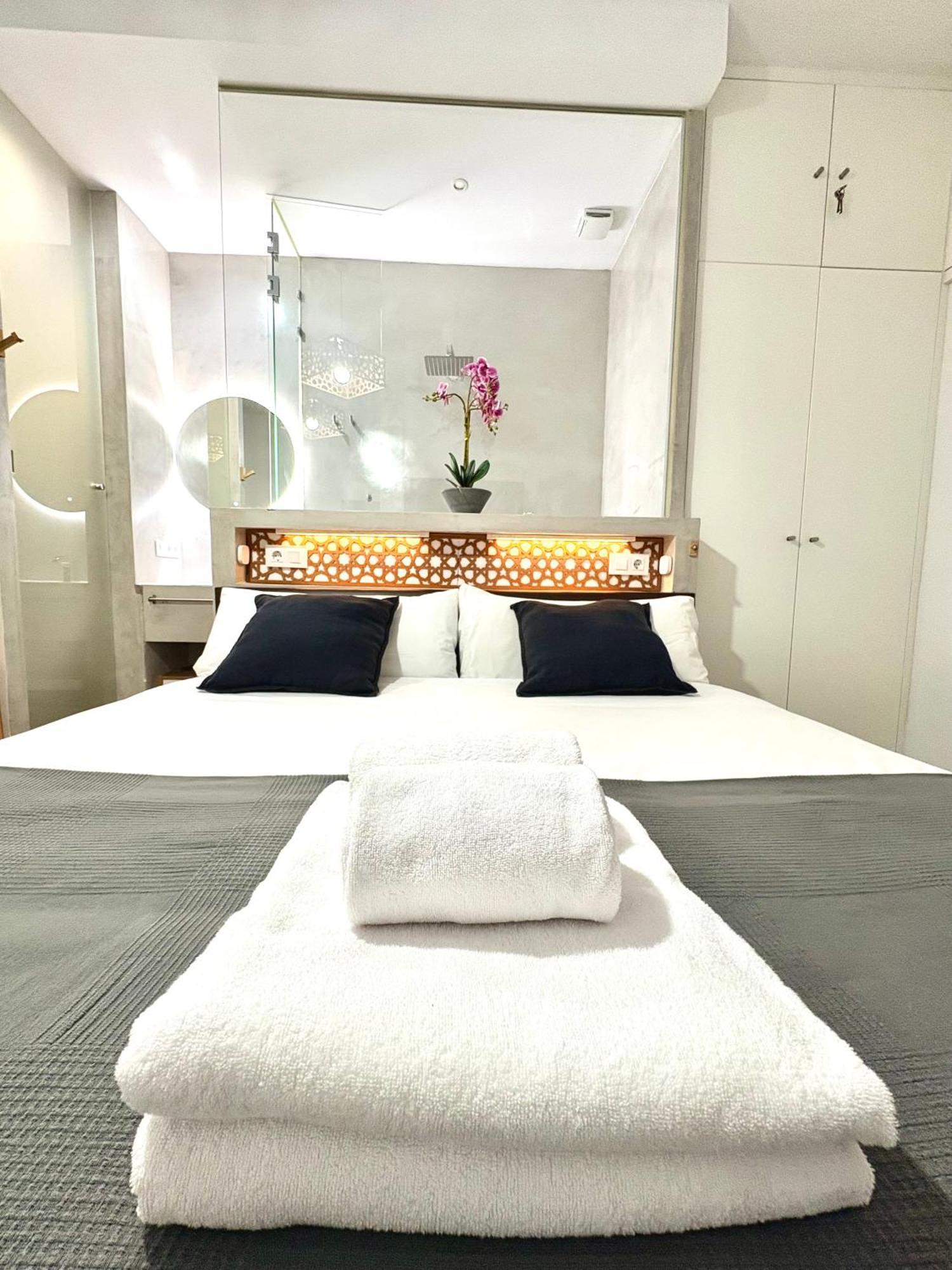 Unique House - Private Spa&pool -stayinseville Сasa de vacaciones *